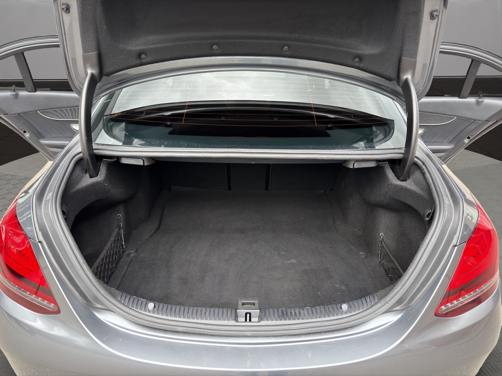 MERCEDES-BENZ C 180 BlueTEC AMG Line 9G-Tronic-image-18