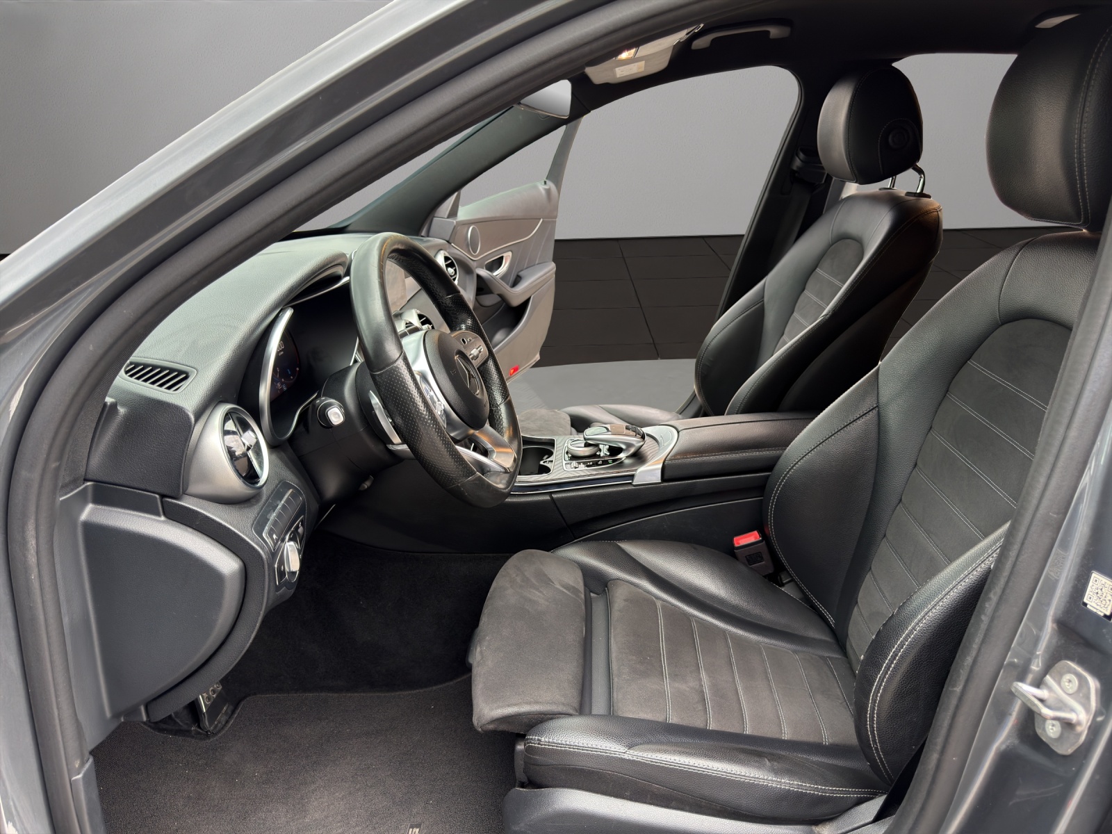 MERCEDES-BENZ C 180 BlueTEC AMG Line 9G-Tronic-image-8