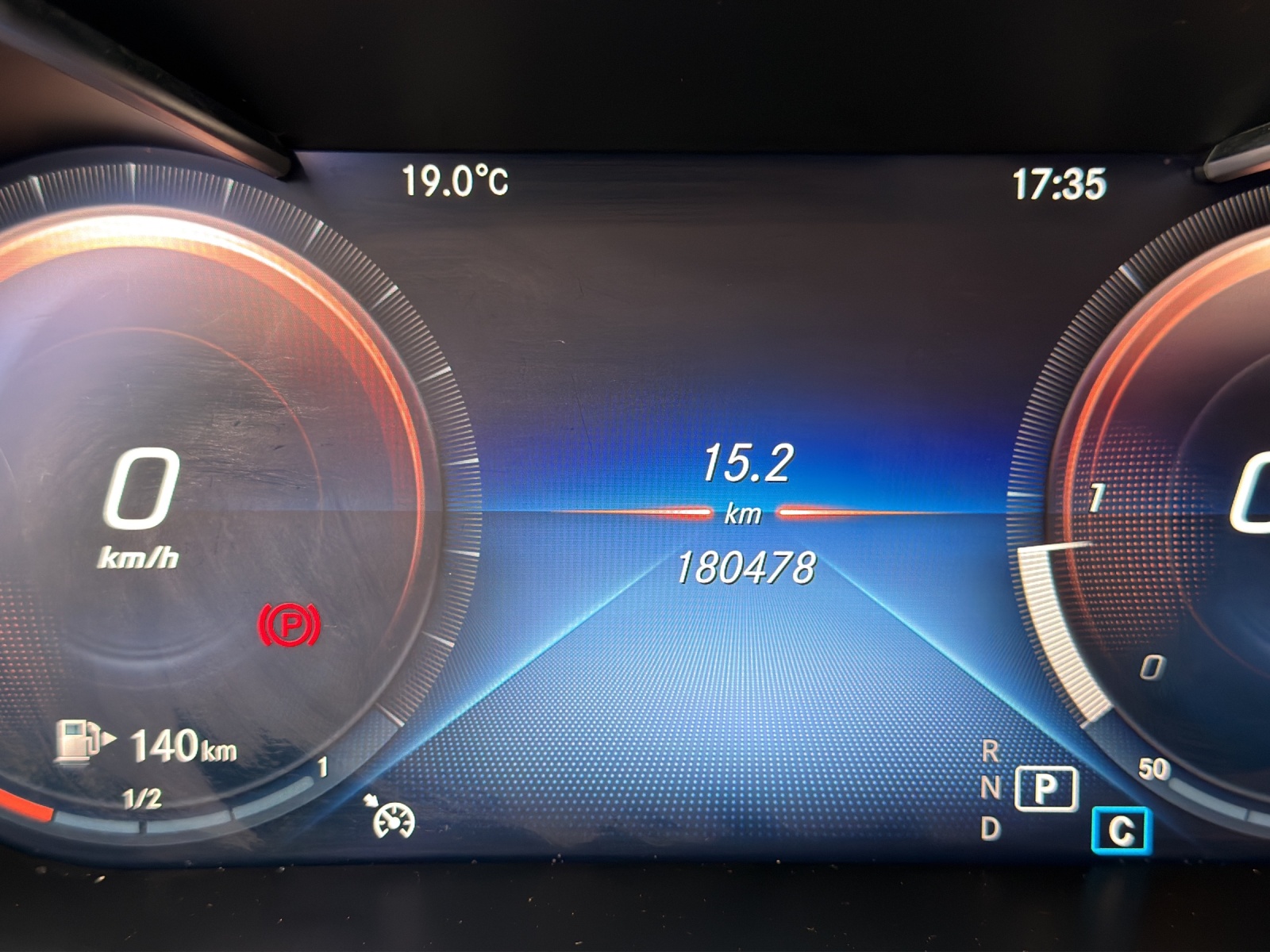 MERCEDES-BENZ C 180 BlueTEC AMG Line 9G-Tronic-image-9