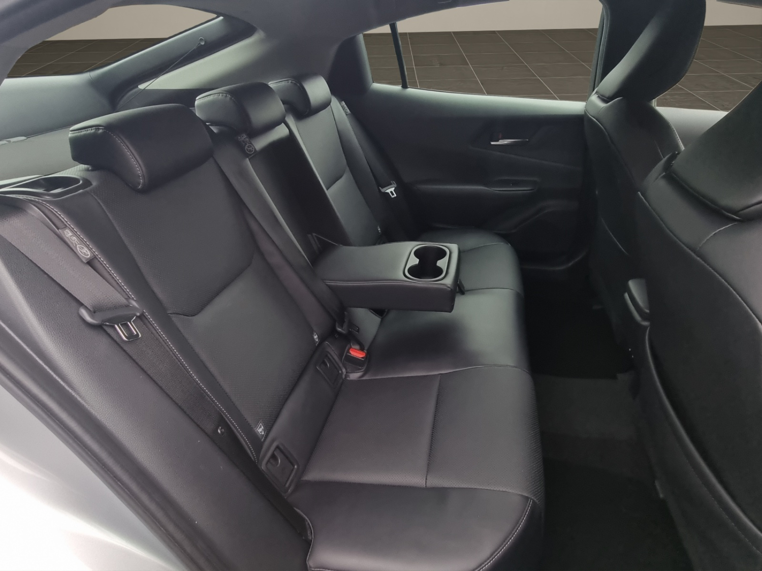 TOYOTA Prius 2.0 Plug-In-Hybrid Premium-image-10