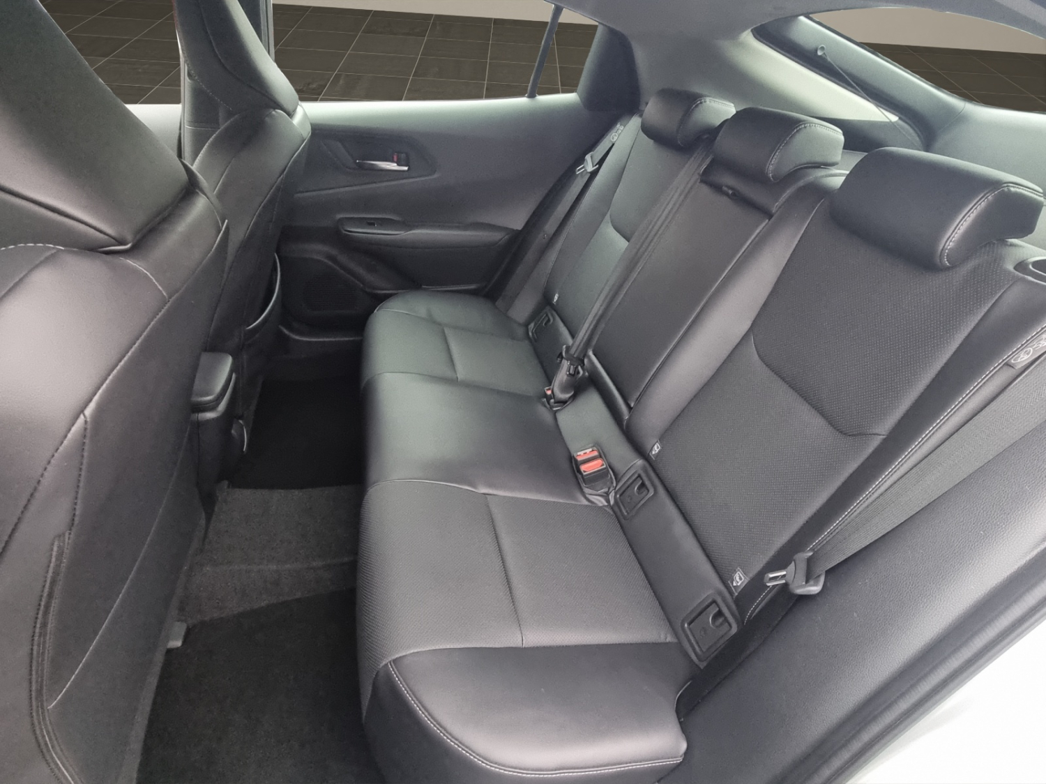 TOYOTA Prius 2.0 Plug-In-Hybrid Premium-image-9