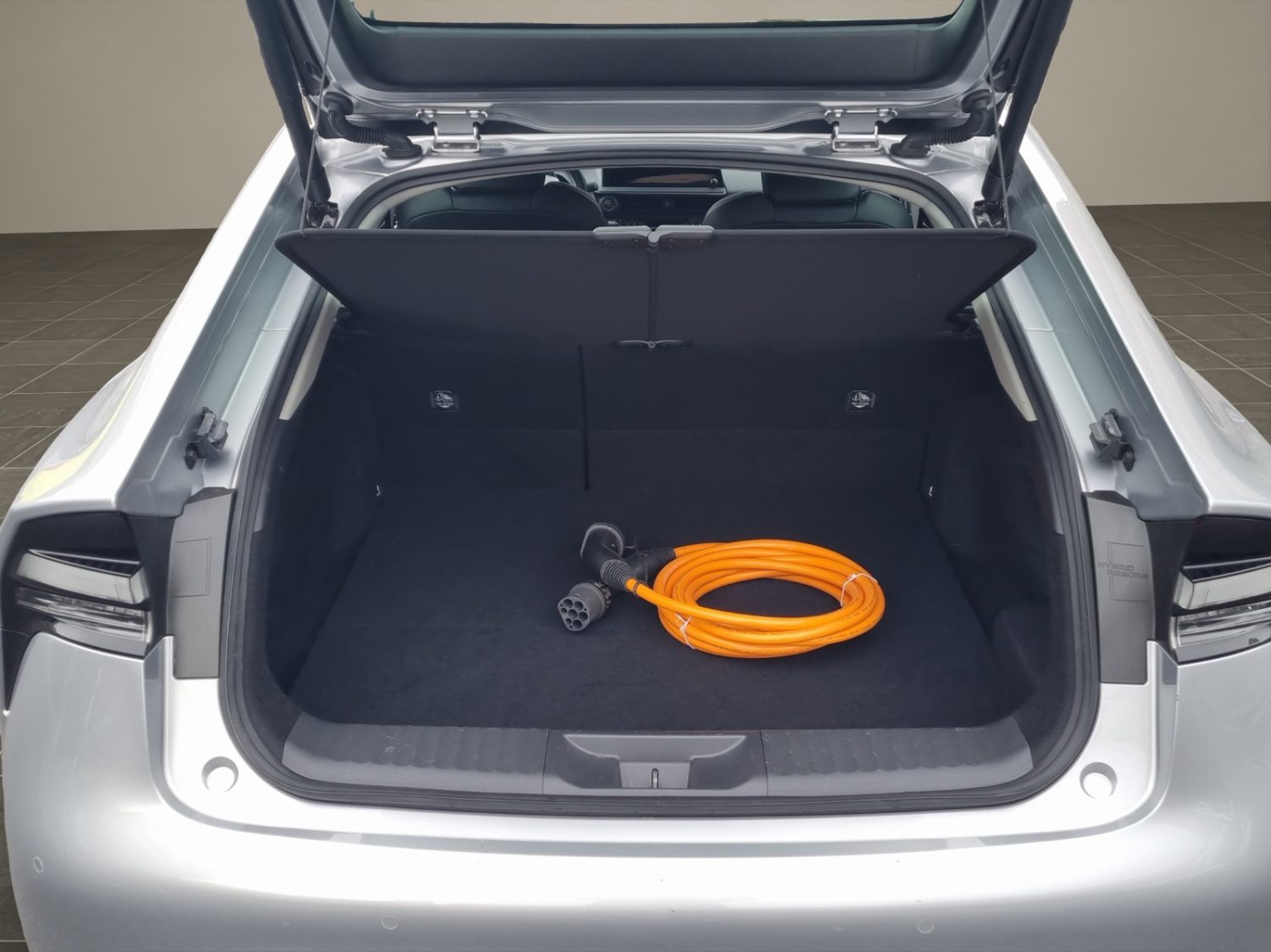 TOYOTA Prius 2.0 Plug-In-Hybrid Premium-image-18