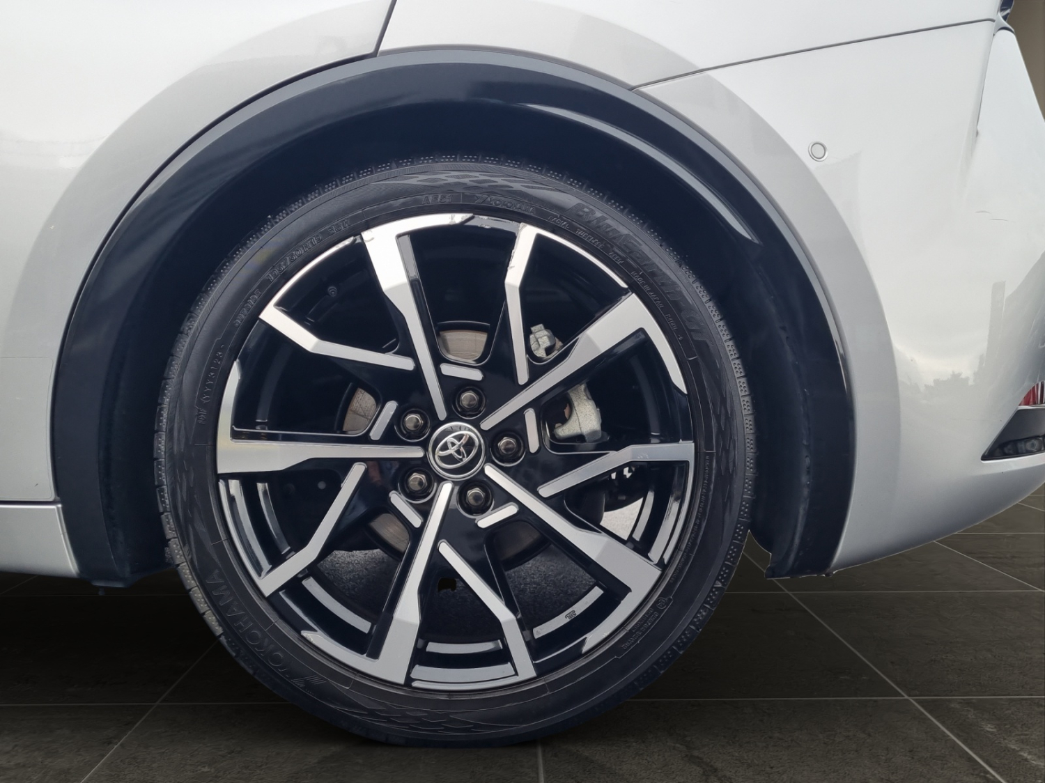 TOYOTA Prius 2.0 Plug-In-Hybrid Premium-image-21
