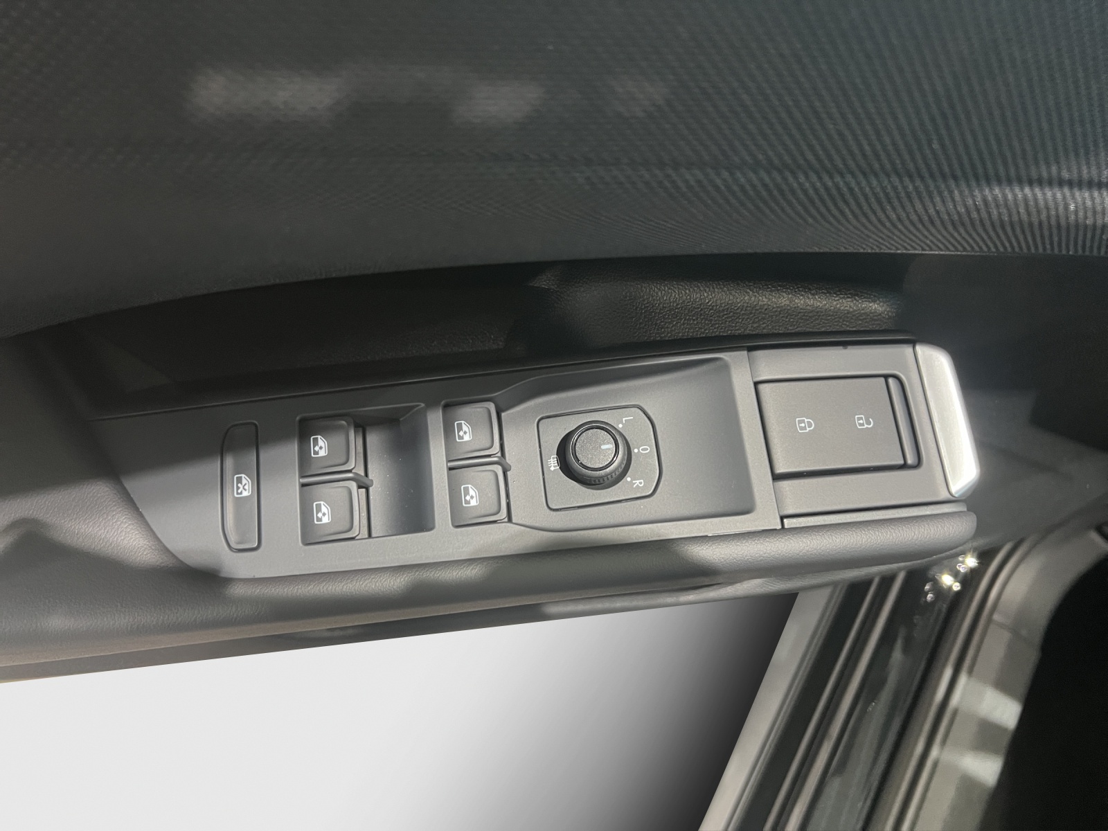 VW T-Roc 1.5 eTSI mHEV Trend DSG-image-13