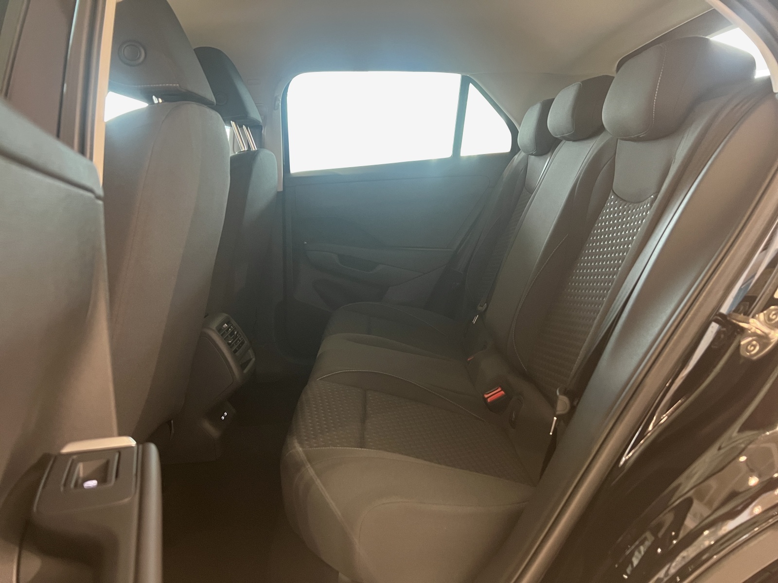 VW T-Roc 1.5 eTSI mHEV Trend DSG-image-11