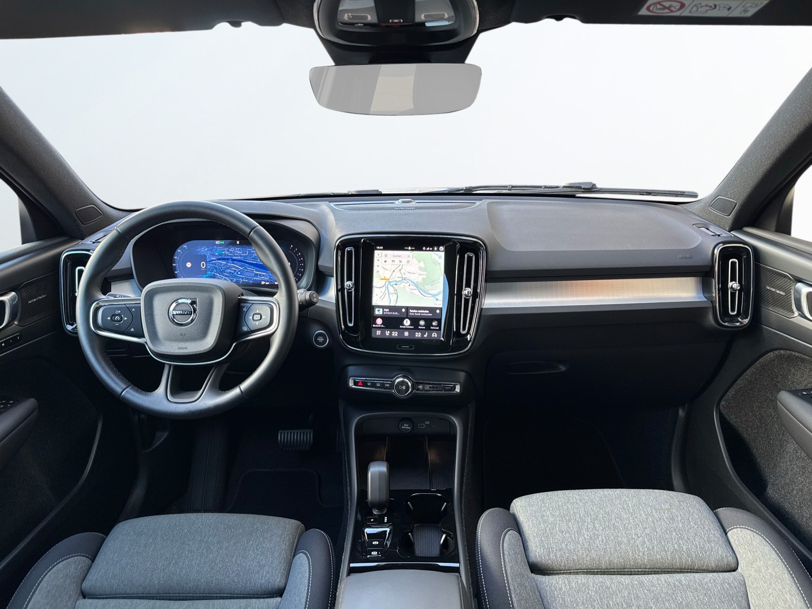 VOLVO XC40 2.0 B3 MH Plus Dark-image-13