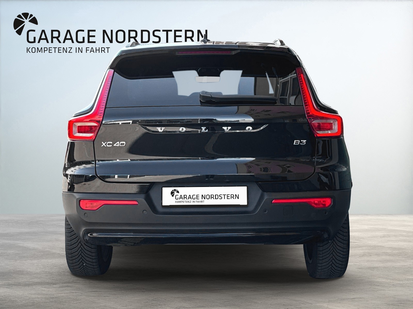 VOLVO XC40 2.0 B3 MH Plus Dark-image-3