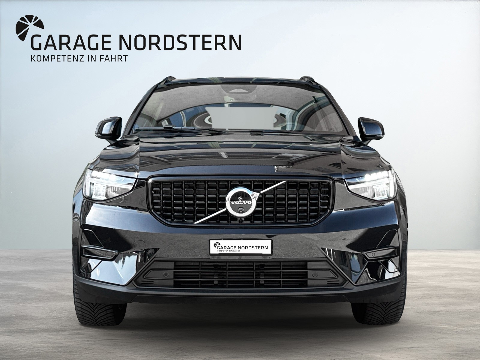 VOLVO XC40 2.0 B3 MH Plus Dark-image-4