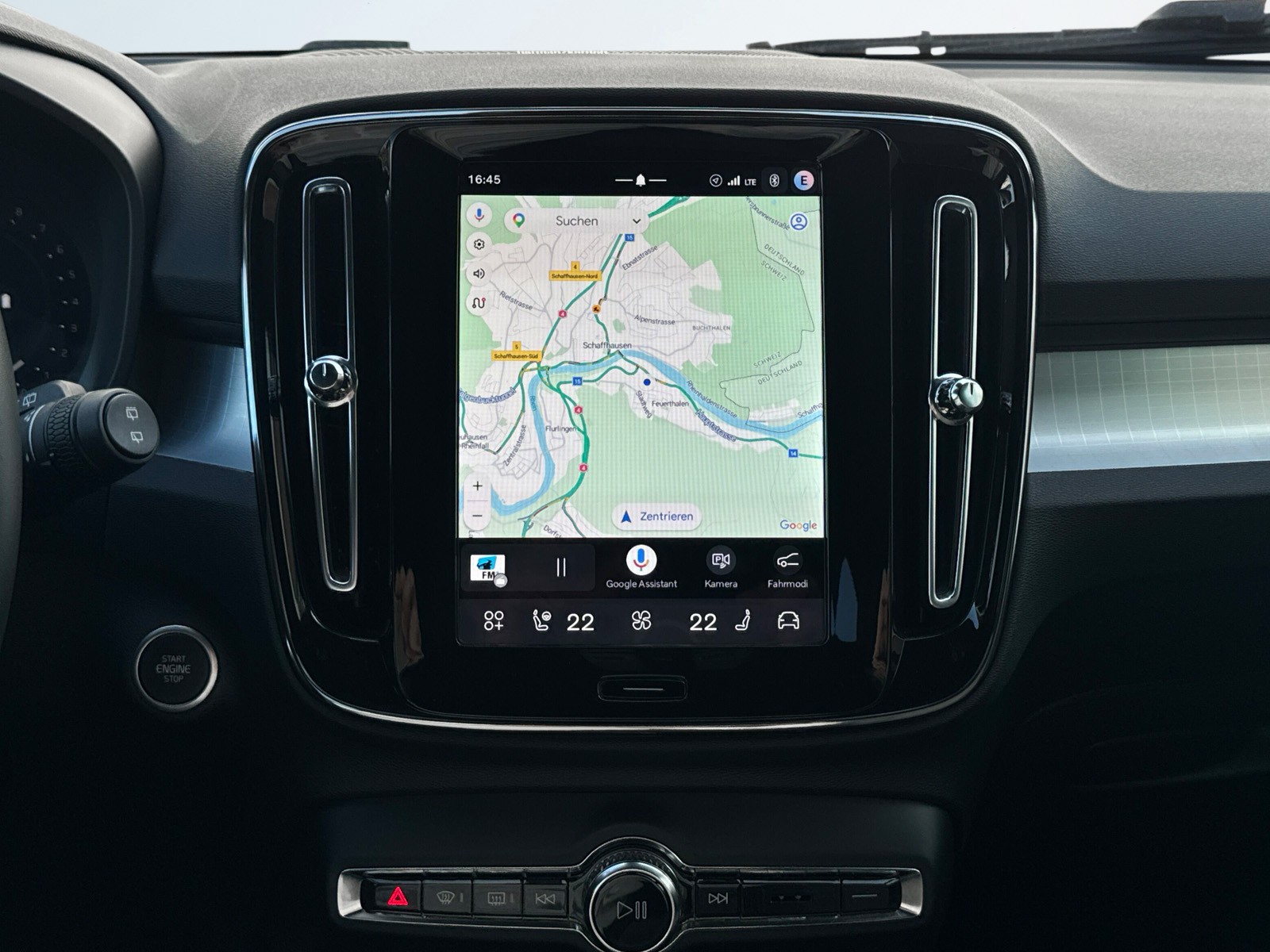 VOLVO XC40 2.0 B3 MH Plus Dark-image-16