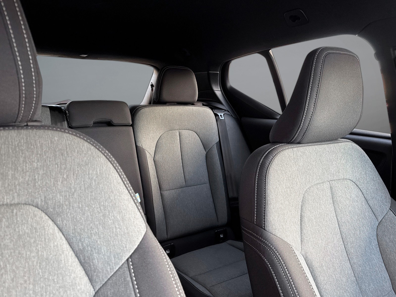 VOLVO XC40 2.0 B3 MH Plus Dark-image-10
