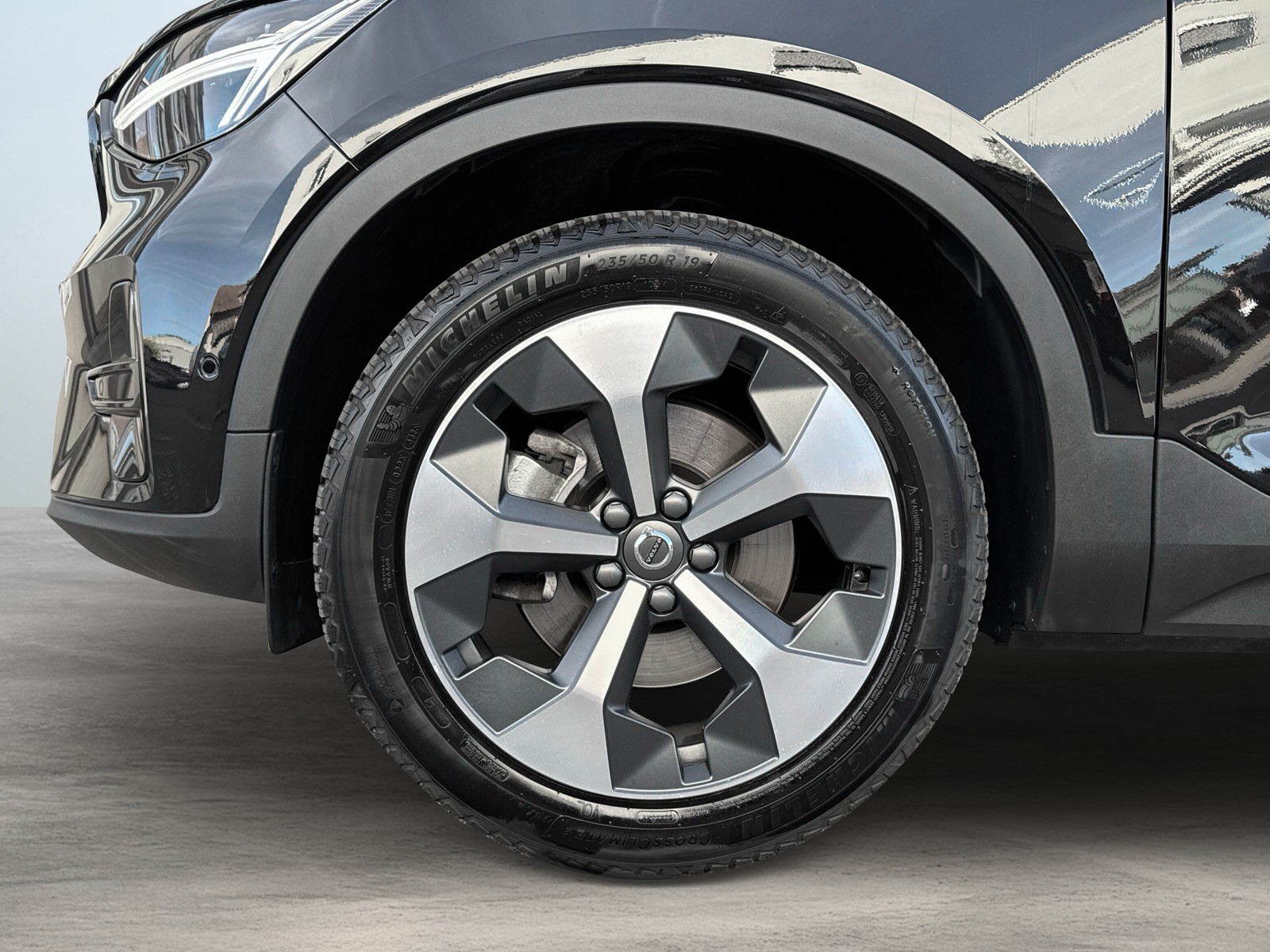 VOLVO XC40 2.0 B3 MH Plus Dark-image-5