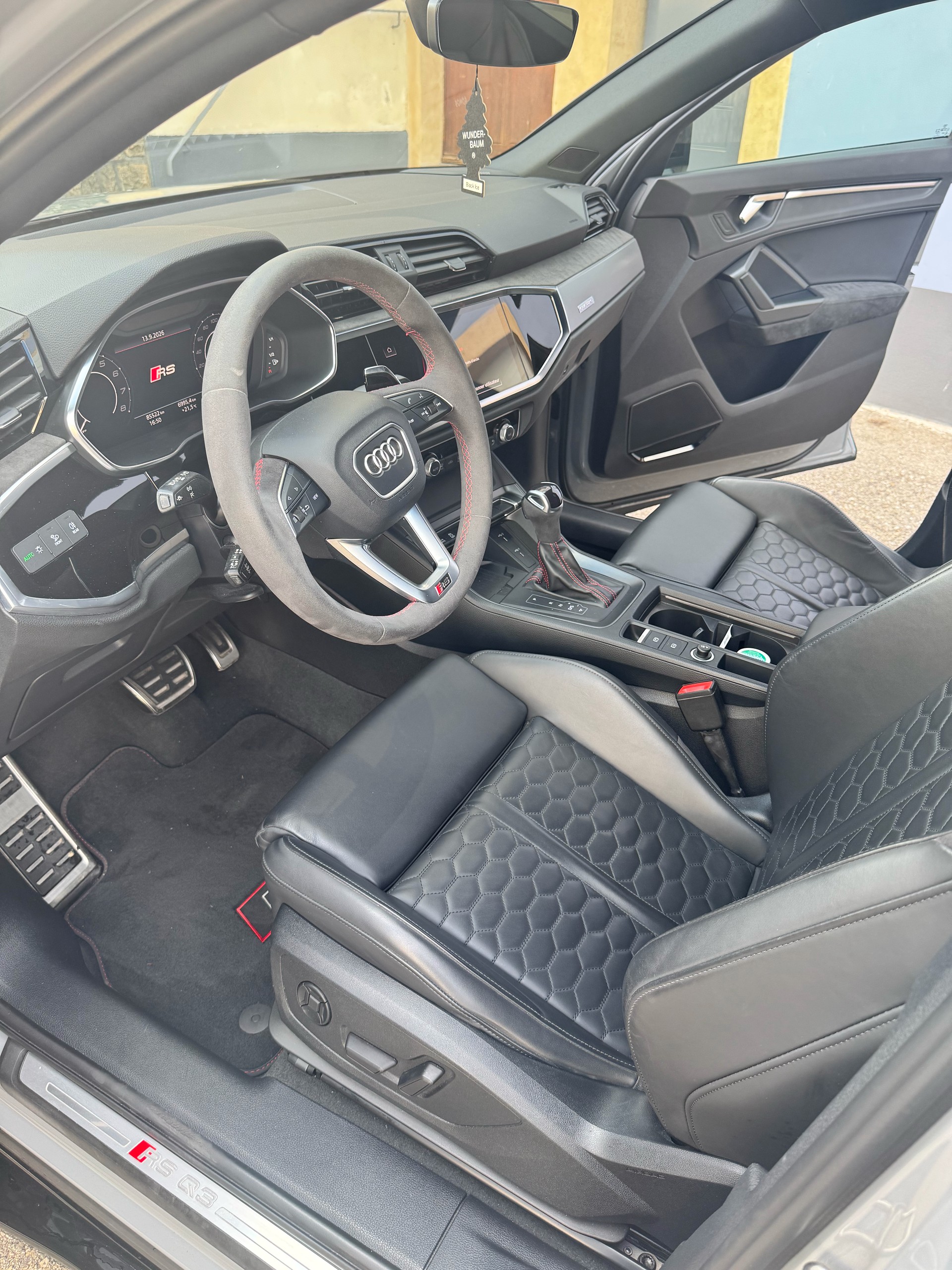 AUDI 2.5 TFSI quattro S-Tronic-image-3