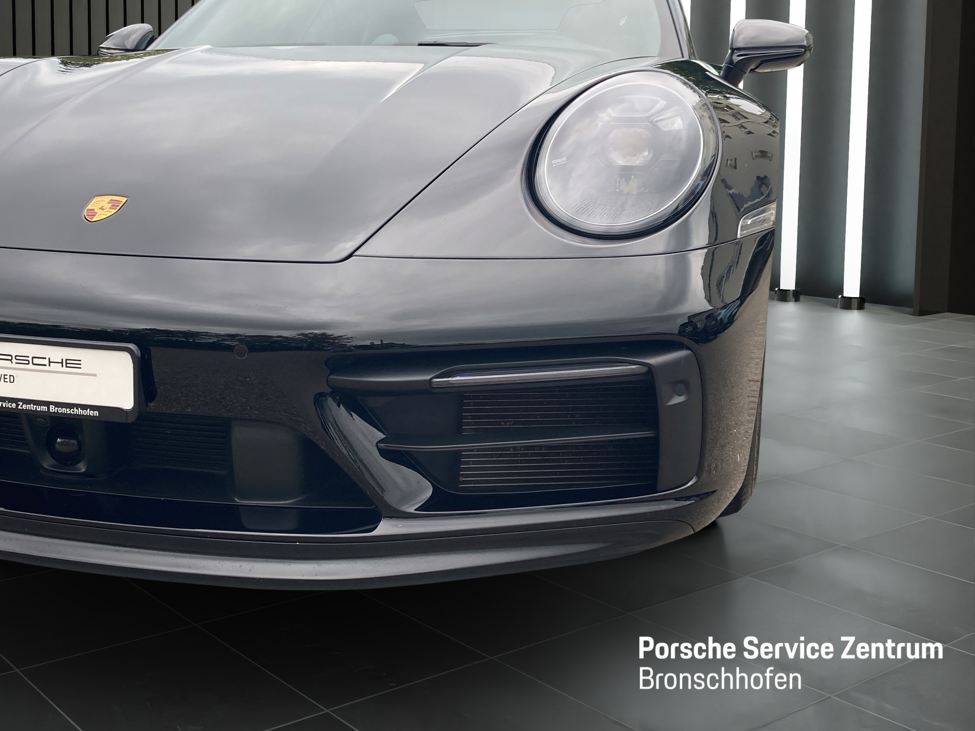 PORSCHE 911 Carrera 4 GTS Cabriolet-image-8