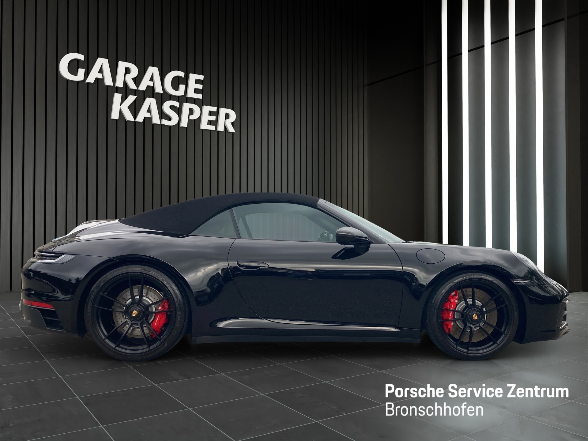 PORSCHE 911 Carrera 4 GTS Cabriolet-image-5