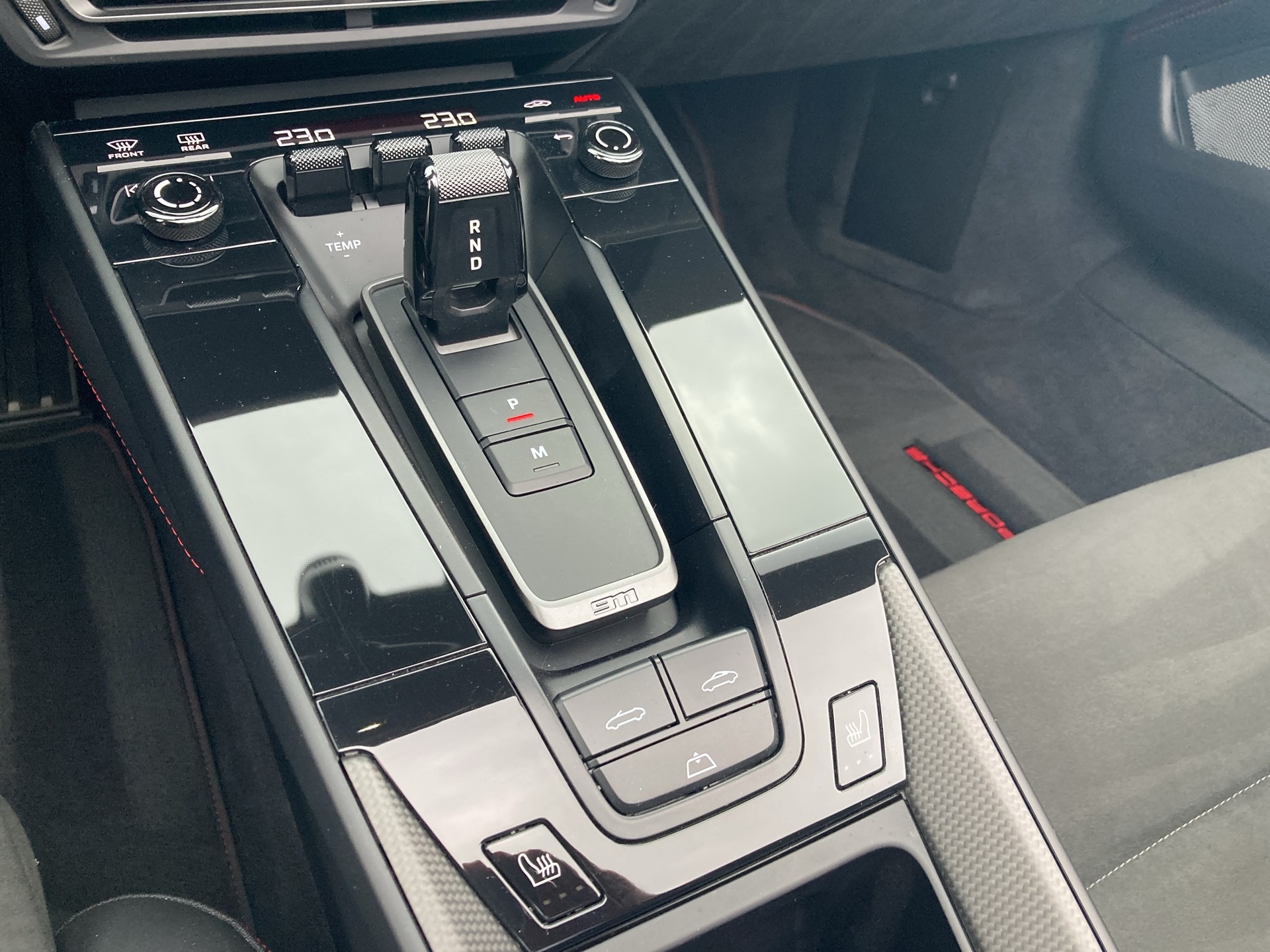 PORSCHE 911 Carrera 4 GTS Cabriolet-image-16