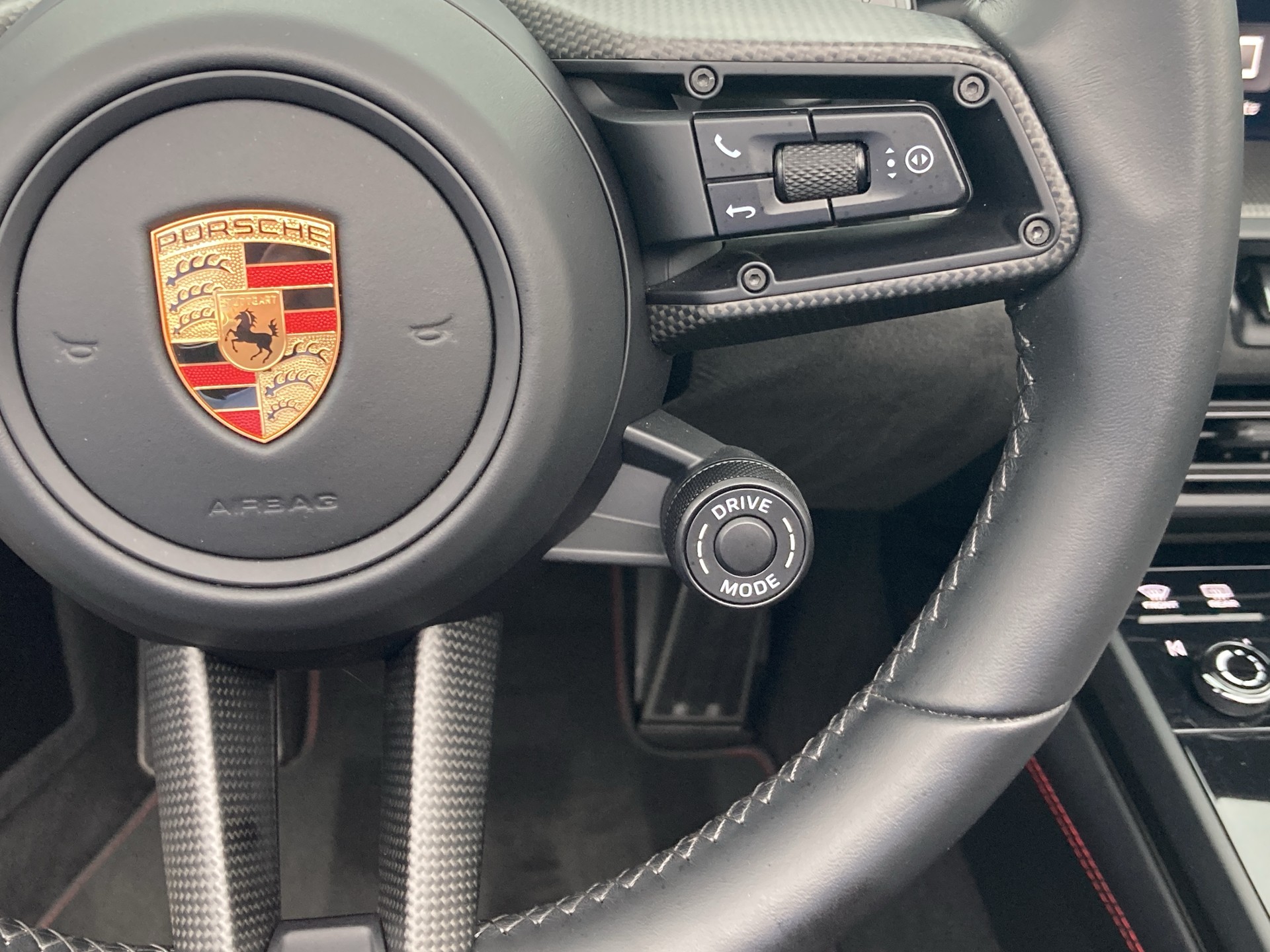 PORSCHE 911 Carrera 4 GTS Cabriolet-image-24