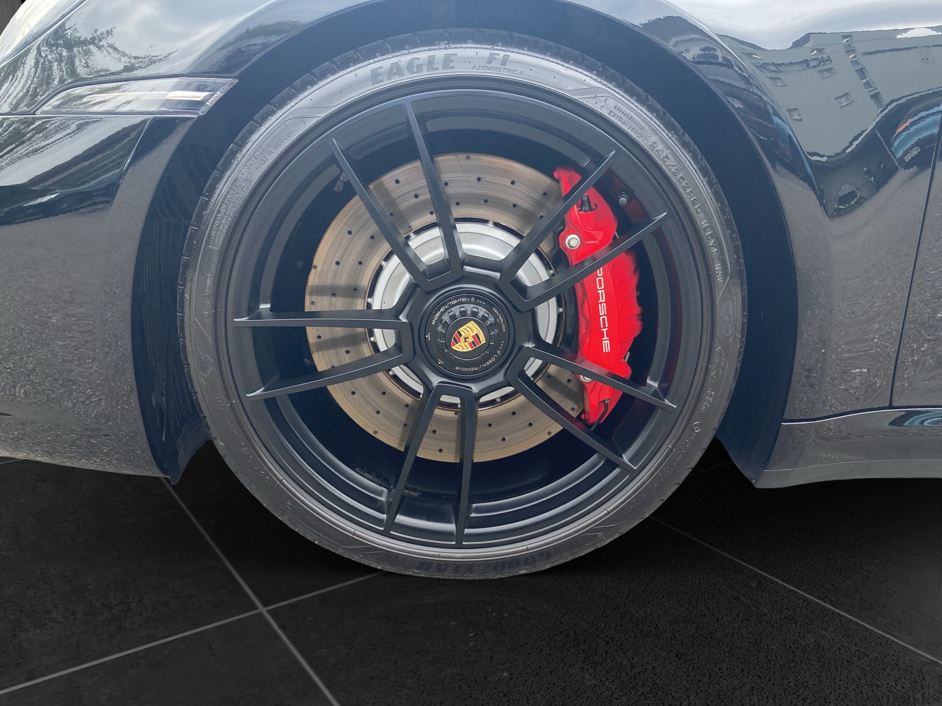 PORSCHE 911 Carrera 4 GTS Cabriolet-image-9