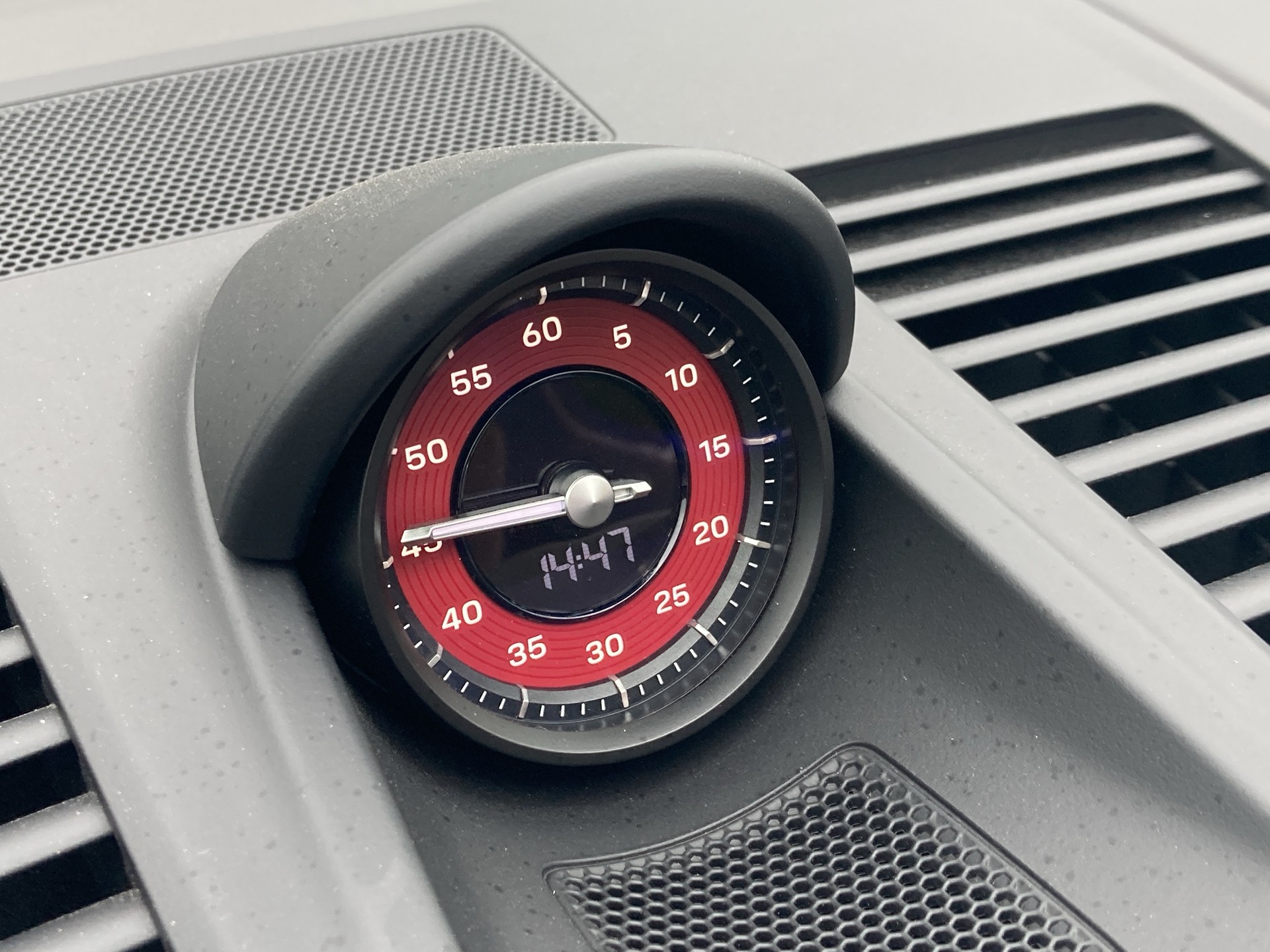 PORSCHE 911 Carrera 4 GTS Cabriolet-image-27