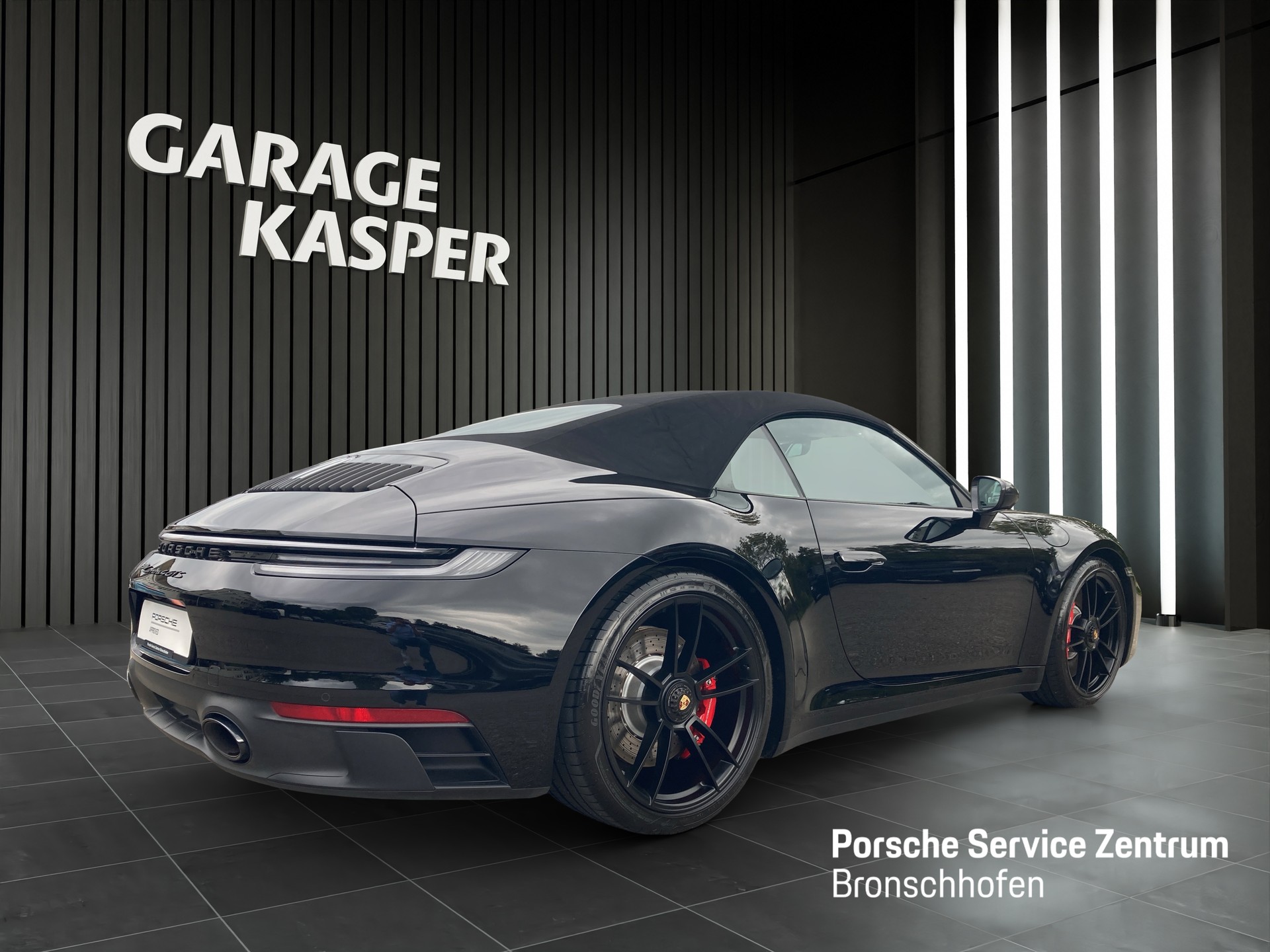 PORSCHE 911 Carrera 4 GTS Cabriolet-image-4