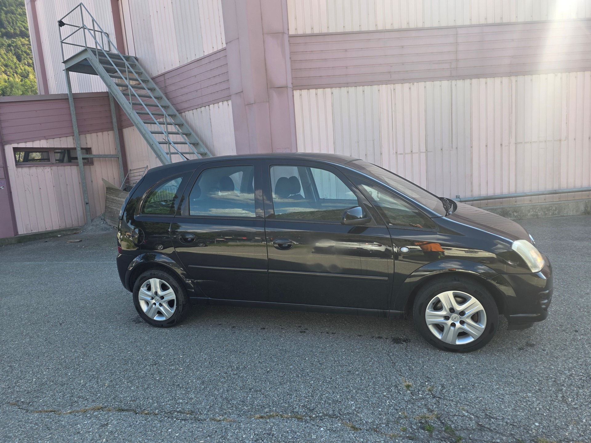 OPEL Meriva 1.6i-16 TP (Essentia)-image-3