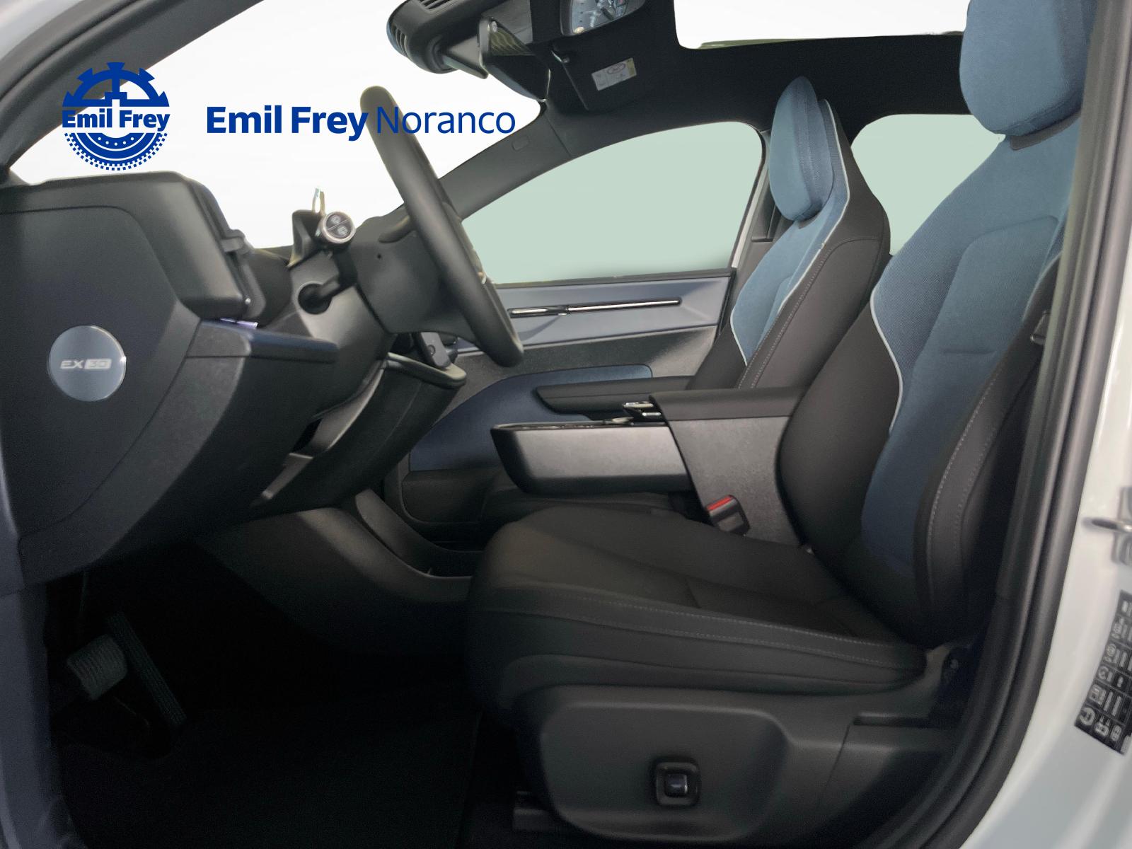 VOLVO EX30 CC P8 Ultra AWD-image-5