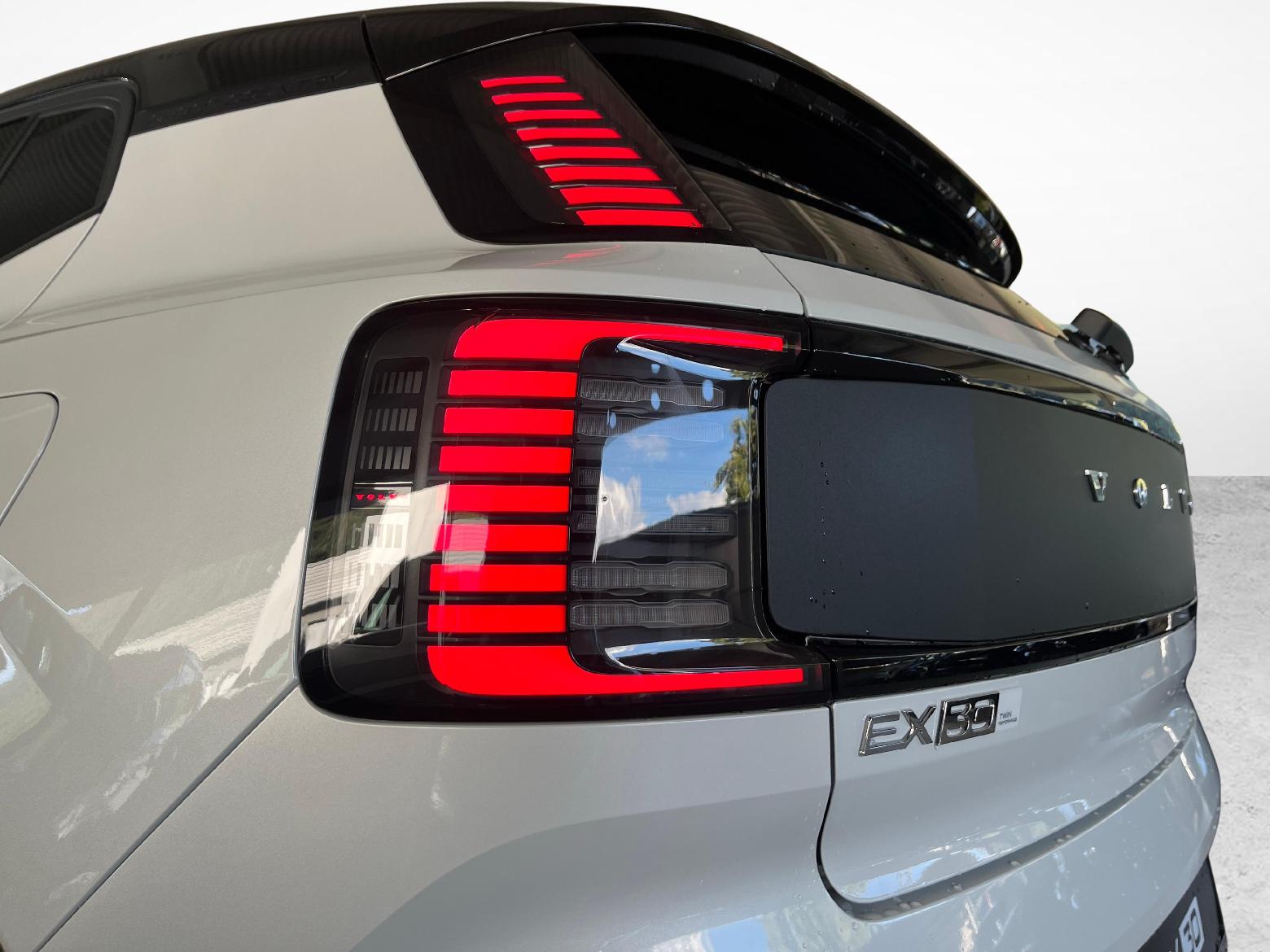 VOLVO EX30 CC P8 Ultra AWD-image-17