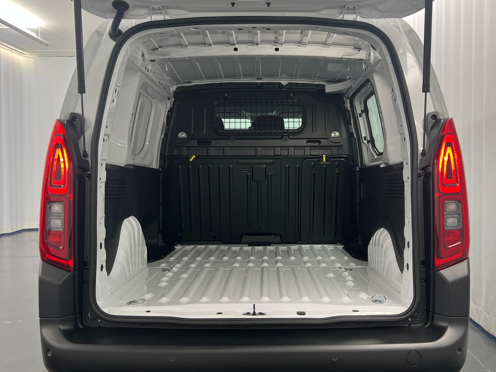 TOYOTA PROACE CITY Van L1 52KWh Advanced-image-6