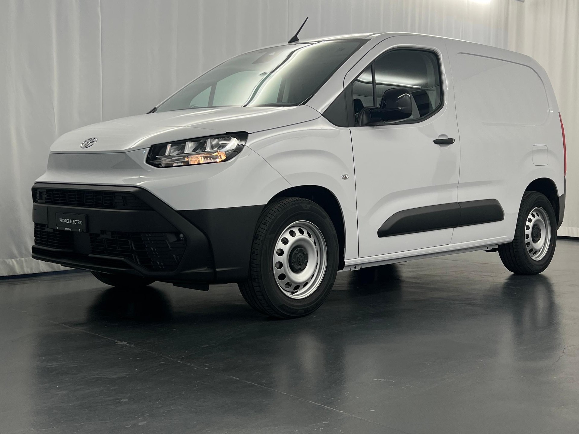 TOYOTA PROACE CITY Van L1 52KWh Advanced-image-1
