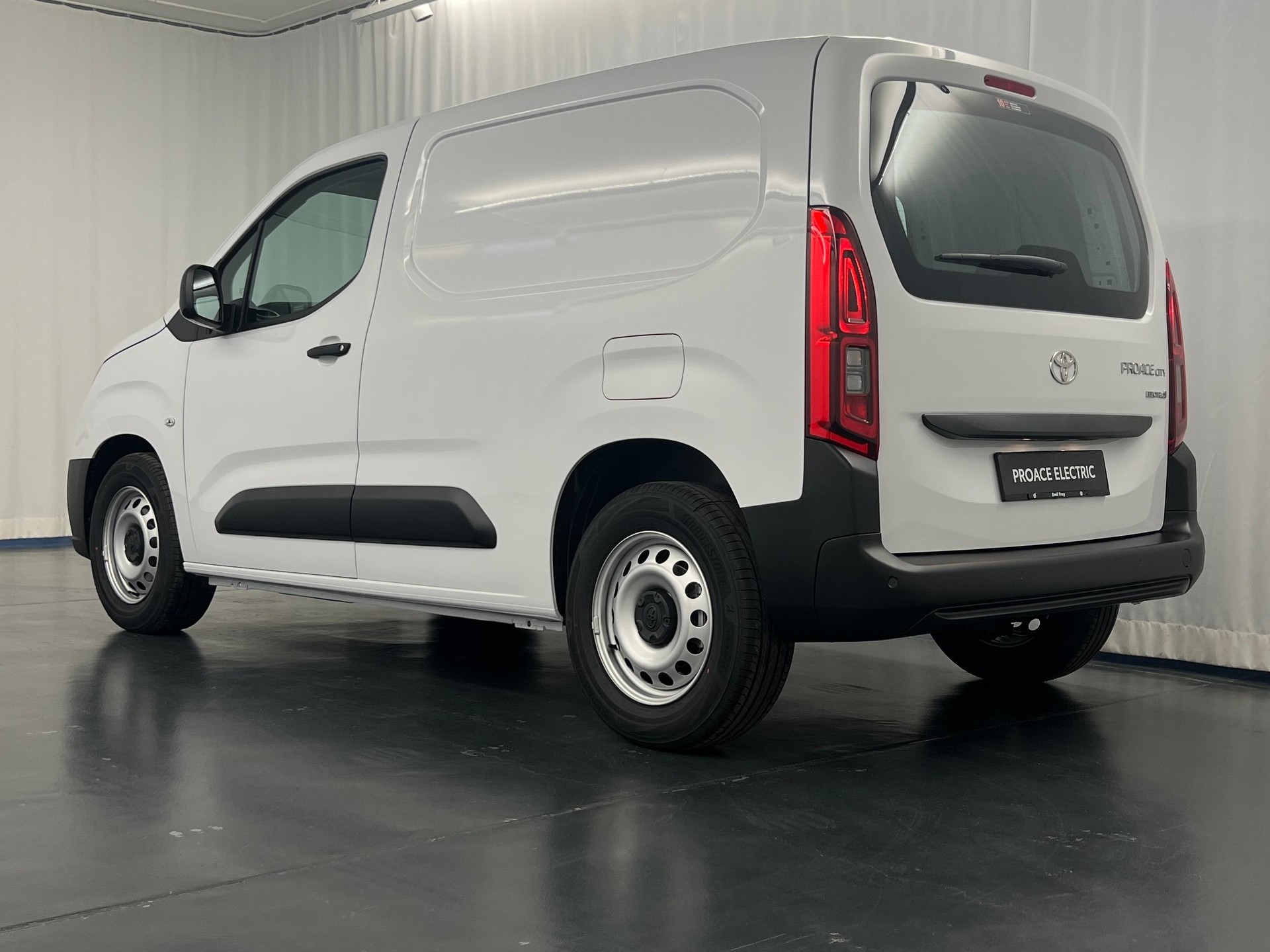 TOYOTA PROACE CITY Van L1 52KWh Advanced-image-3