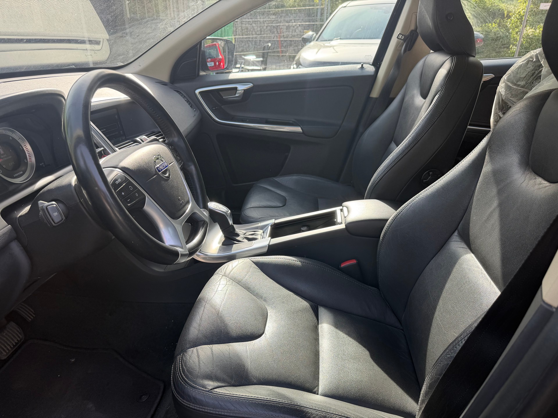 VOLVO XC60 D5 AWD Kinetic Geartronic-image-7