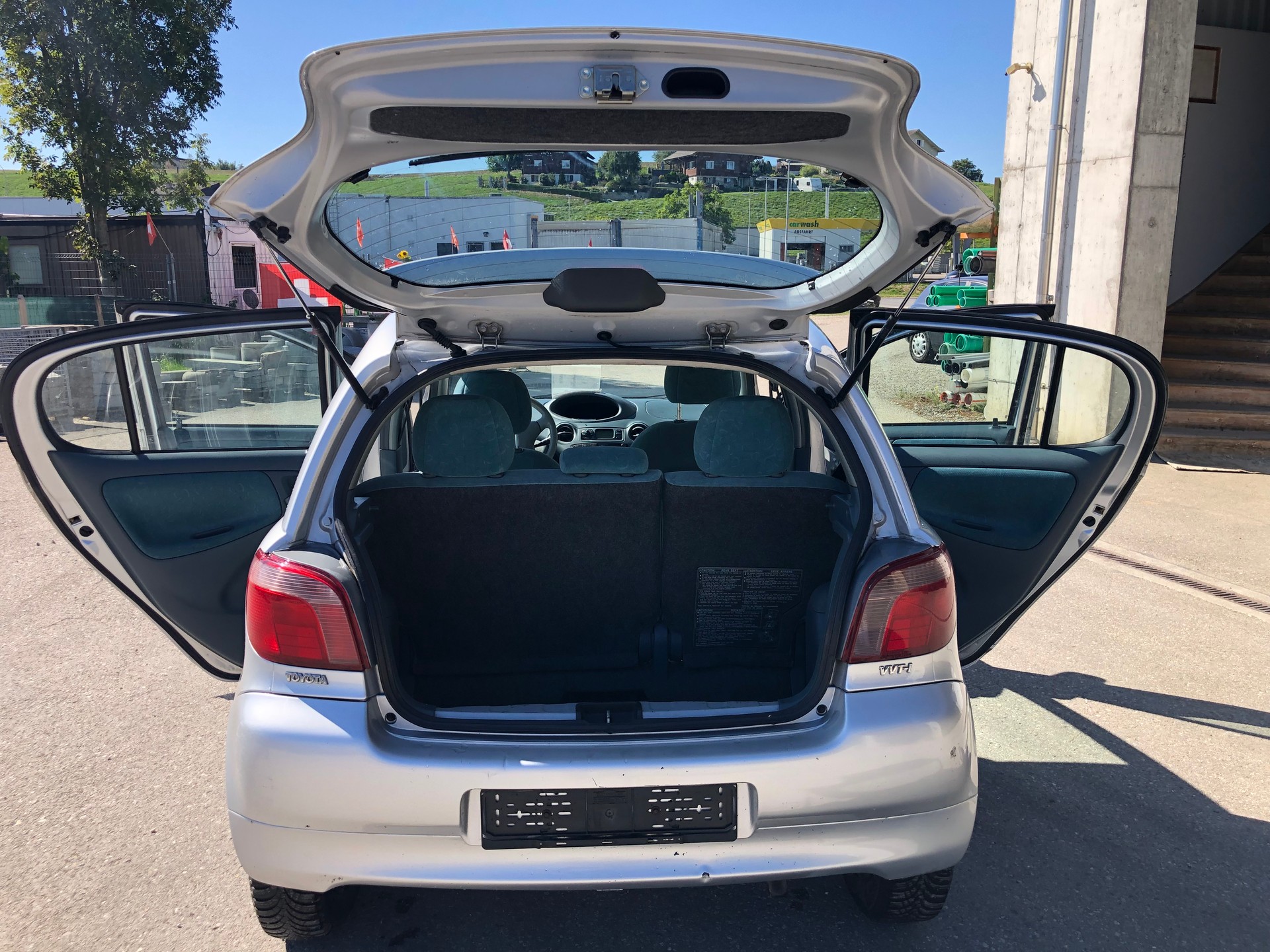 TOYOTA Yaris 1.3 Linea Sol-image-10