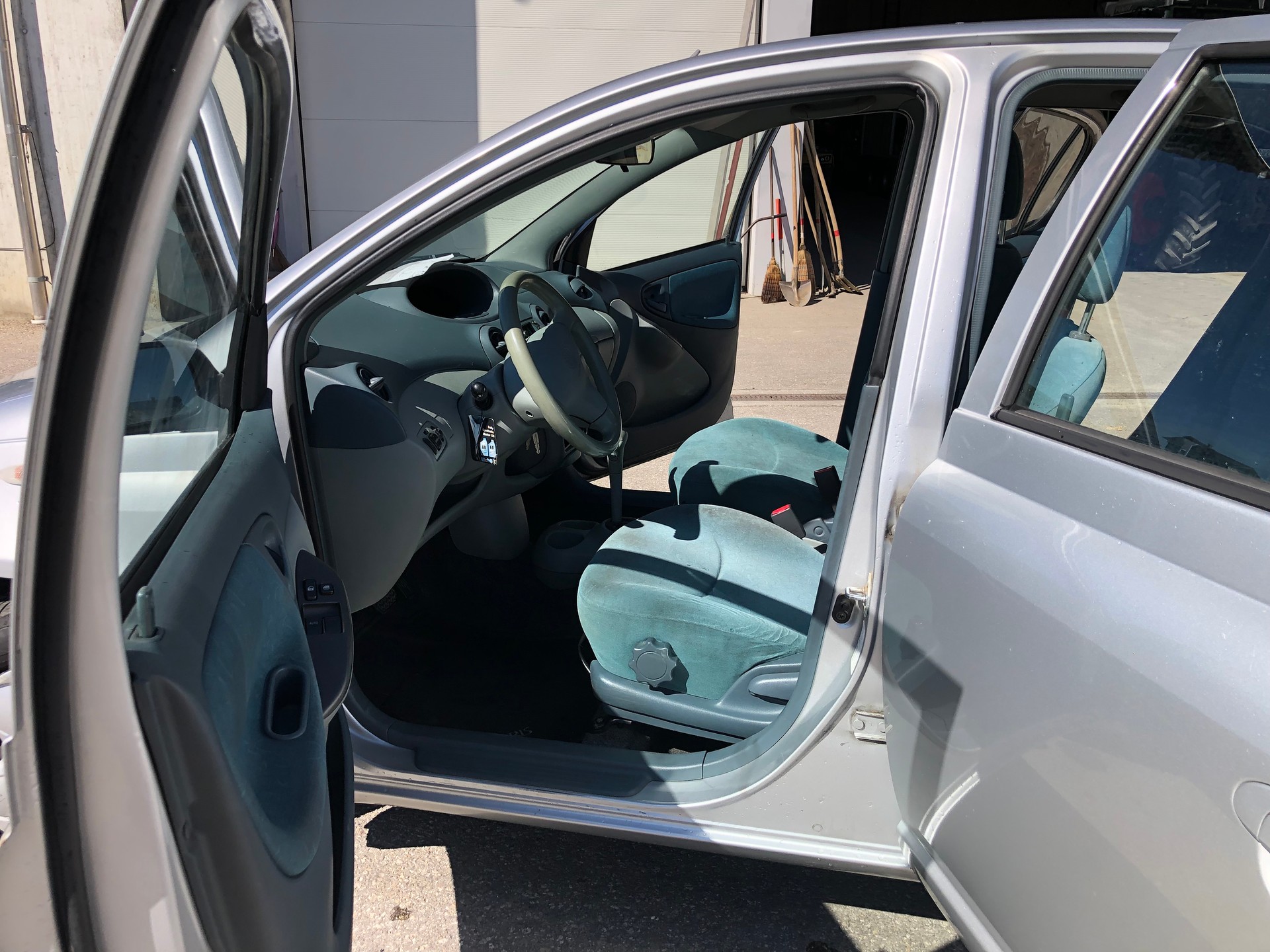 TOYOTA Yaris 1.3 Linea Sol-image-7