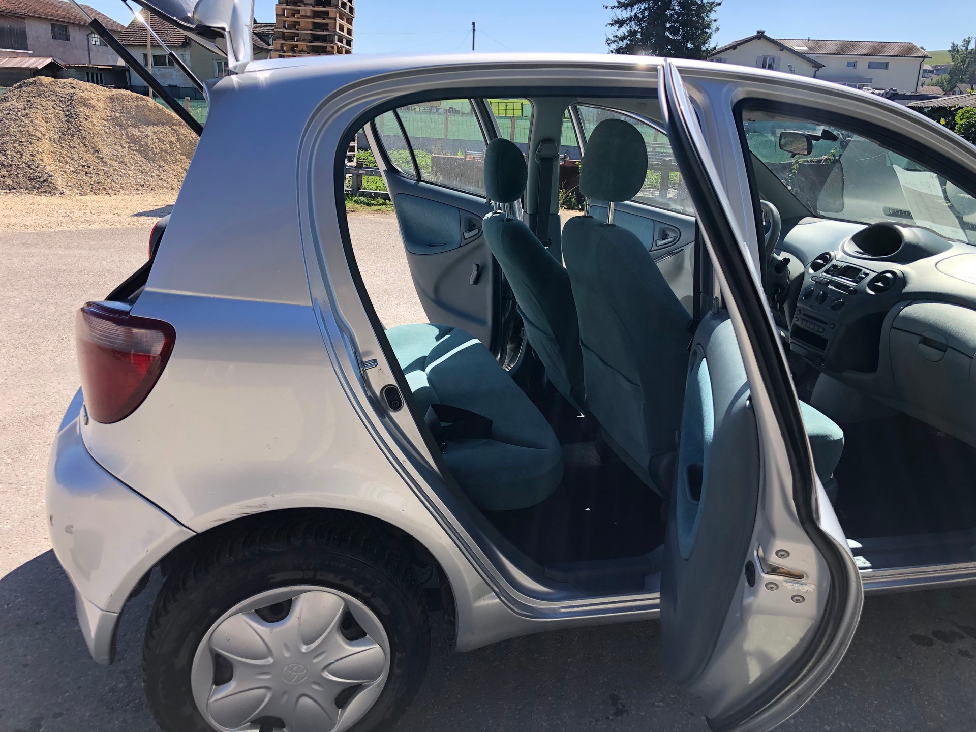 TOYOTA Yaris 1.3 Linea Sol-image-8