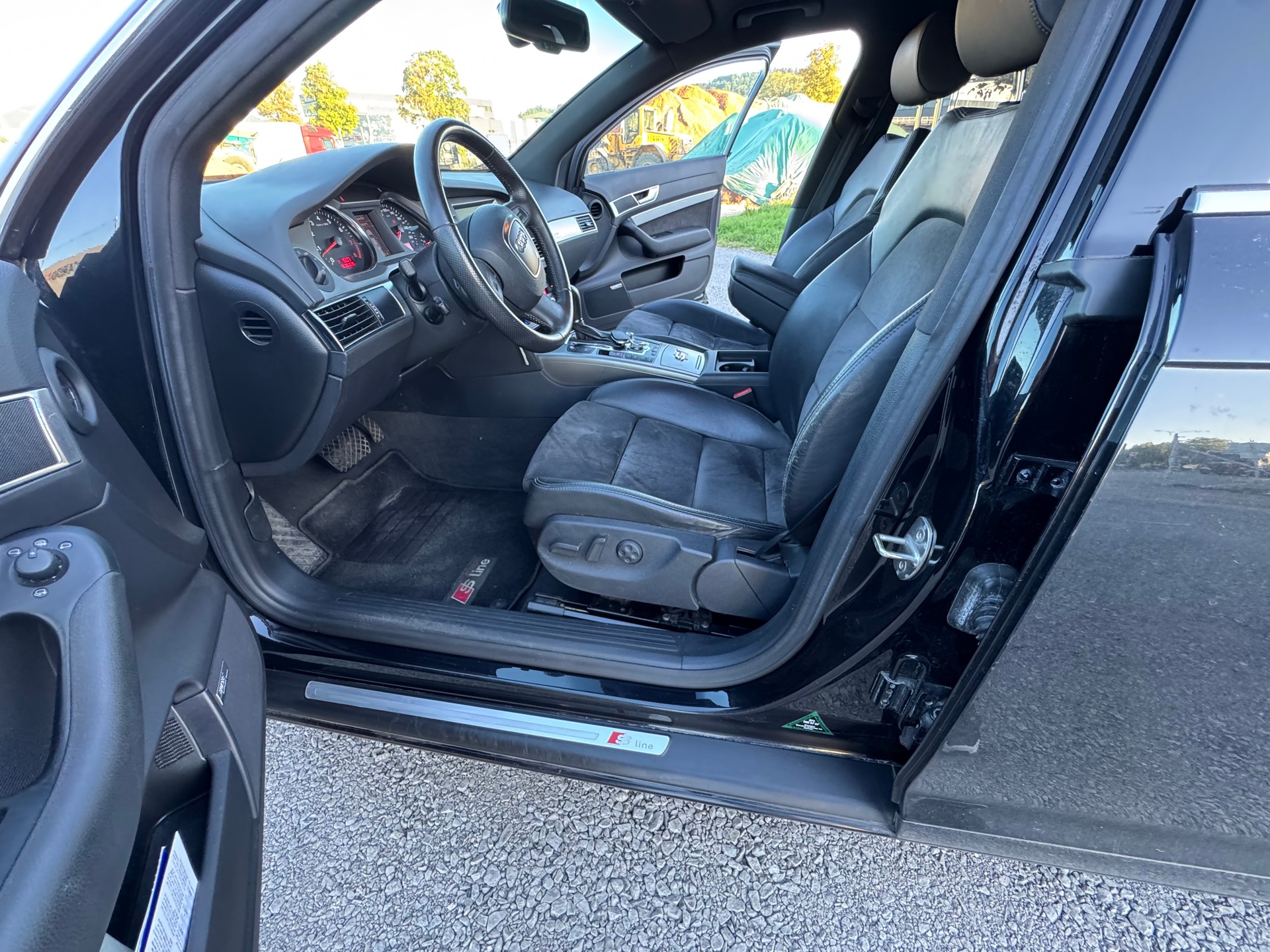 AUDI A6 Avant 4.2 V8 FSI quattro tiptronic-image-1
