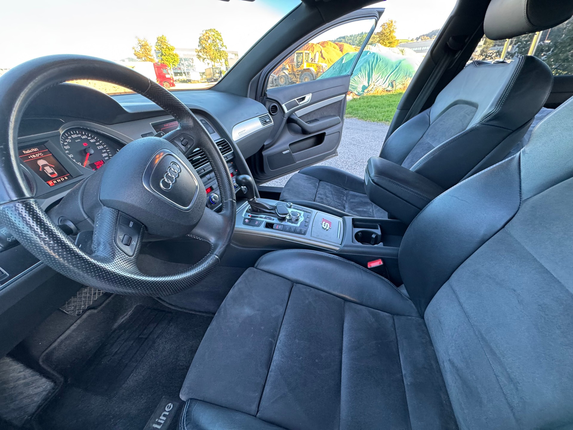 AUDI A6 Avant 4.2 V8 FSI quattro tiptronic-image-2