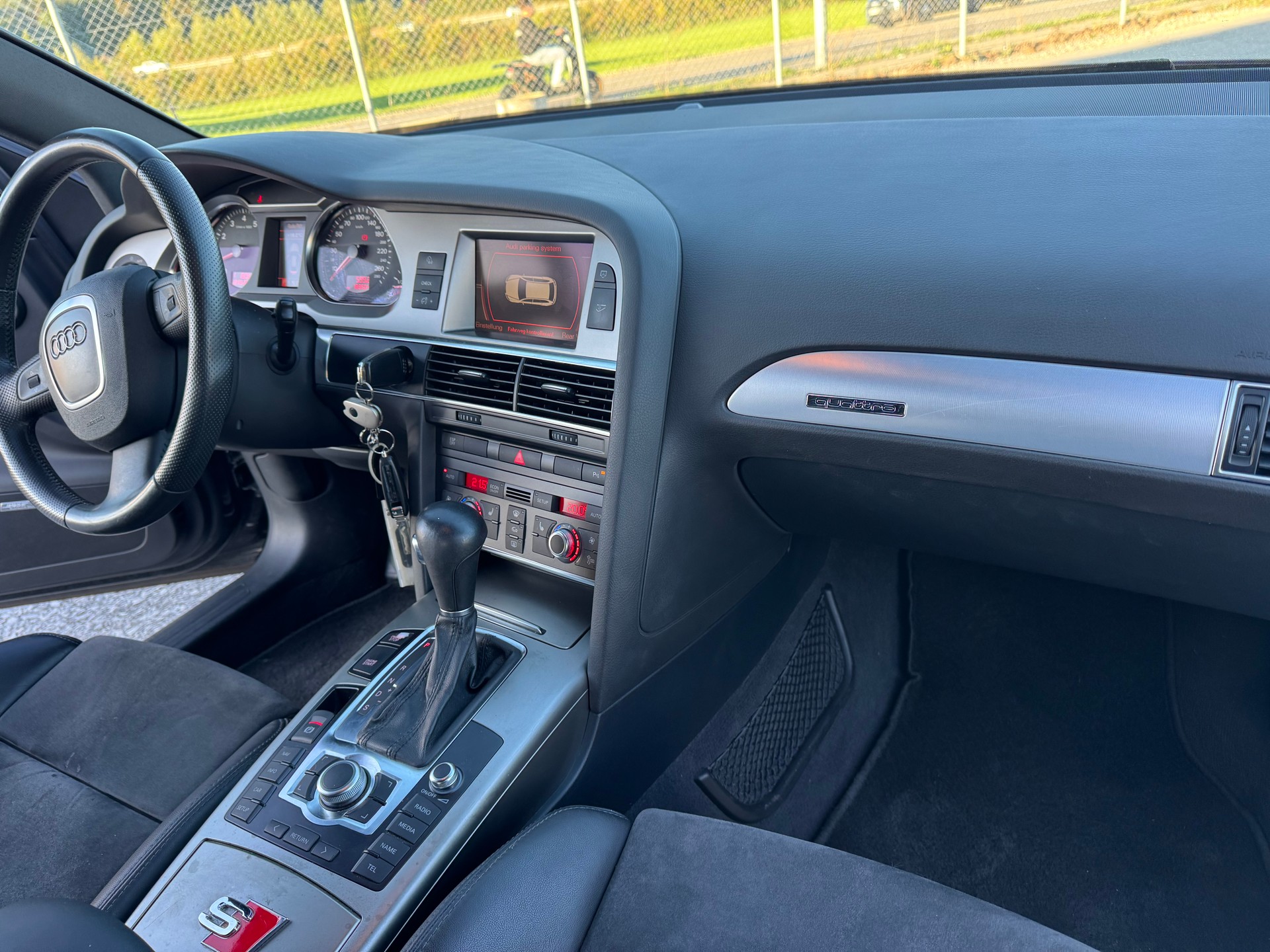 AUDI A6 Avant 4.2 V8 FSI quattro tiptronic-image-11