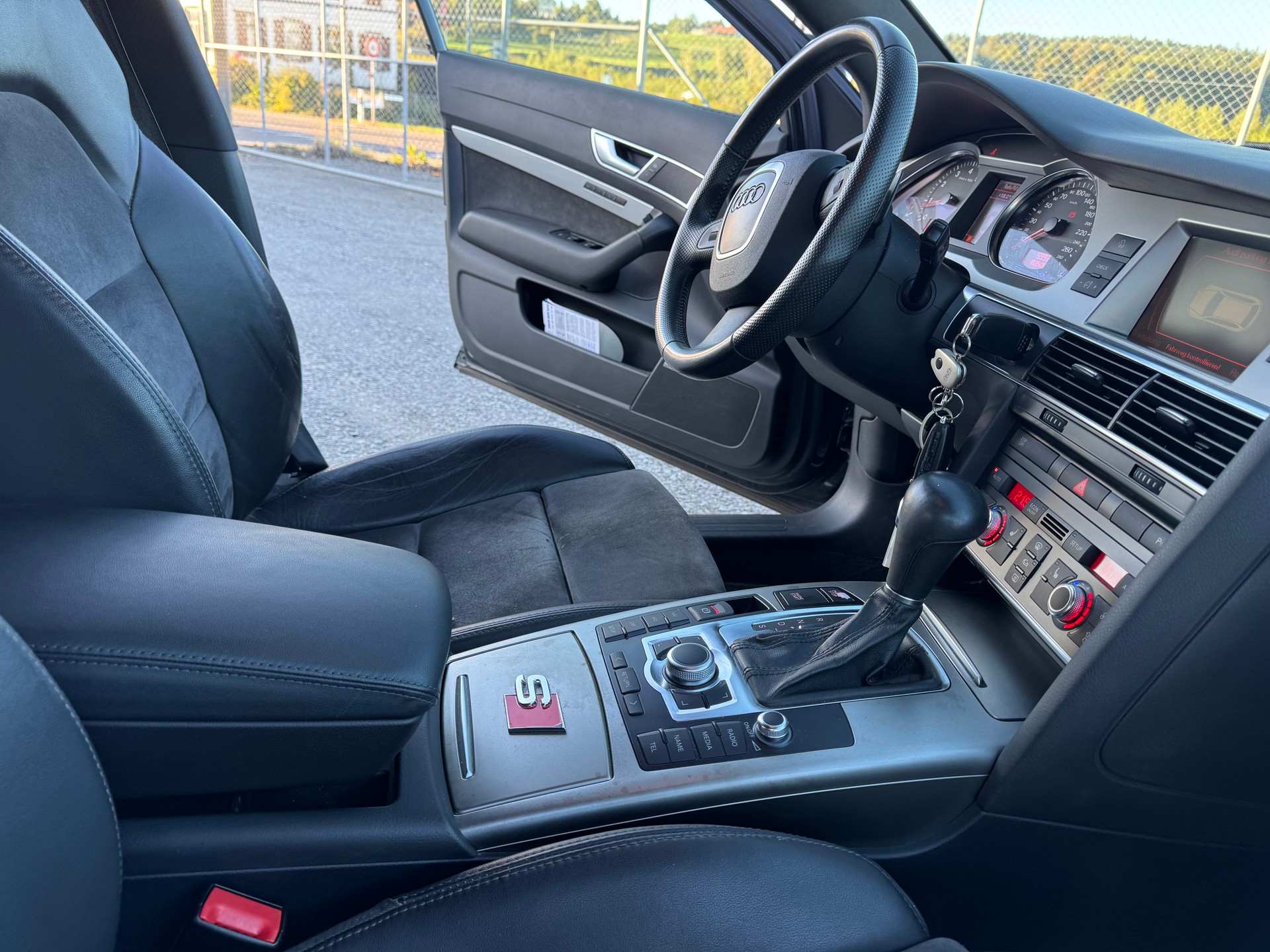 AUDI A6 Avant 4.2 V8 FSI quattro tiptronic-image-13