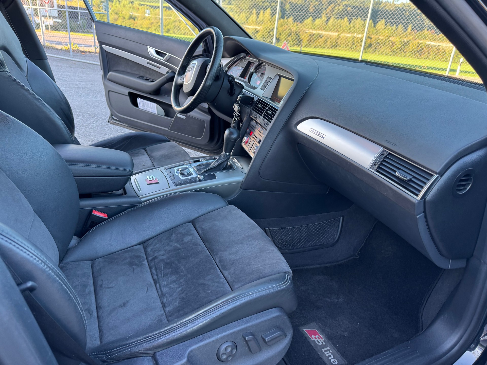 AUDI A6 Avant 4.2 V8 FSI quattro tiptronic-image-12