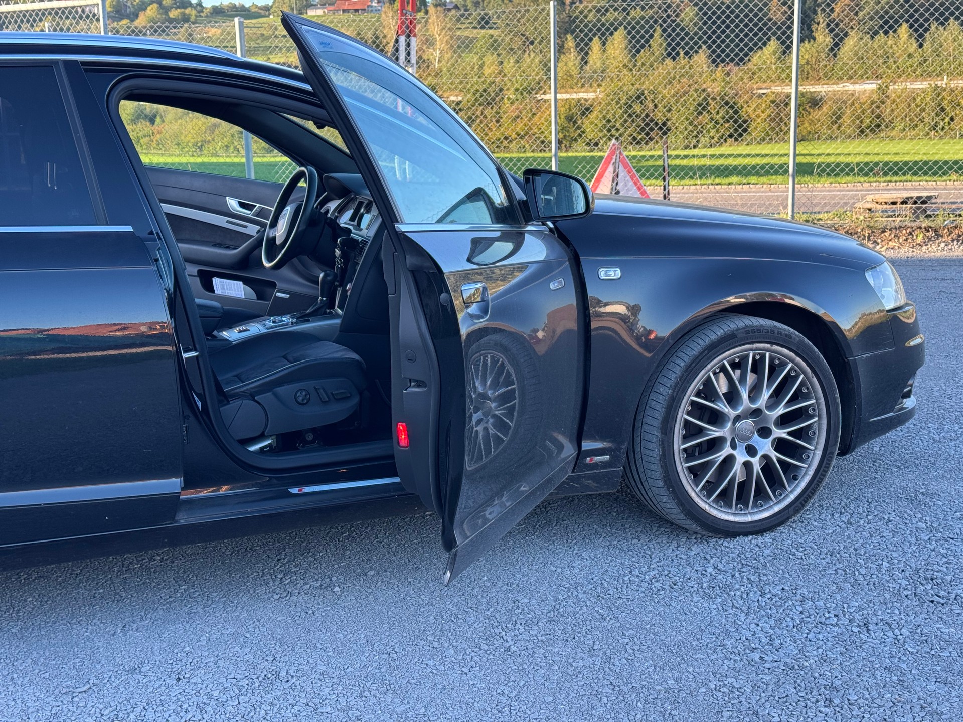 AUDI A6 Avant 4.2 V8 FSI quattro tiptronic-image-6