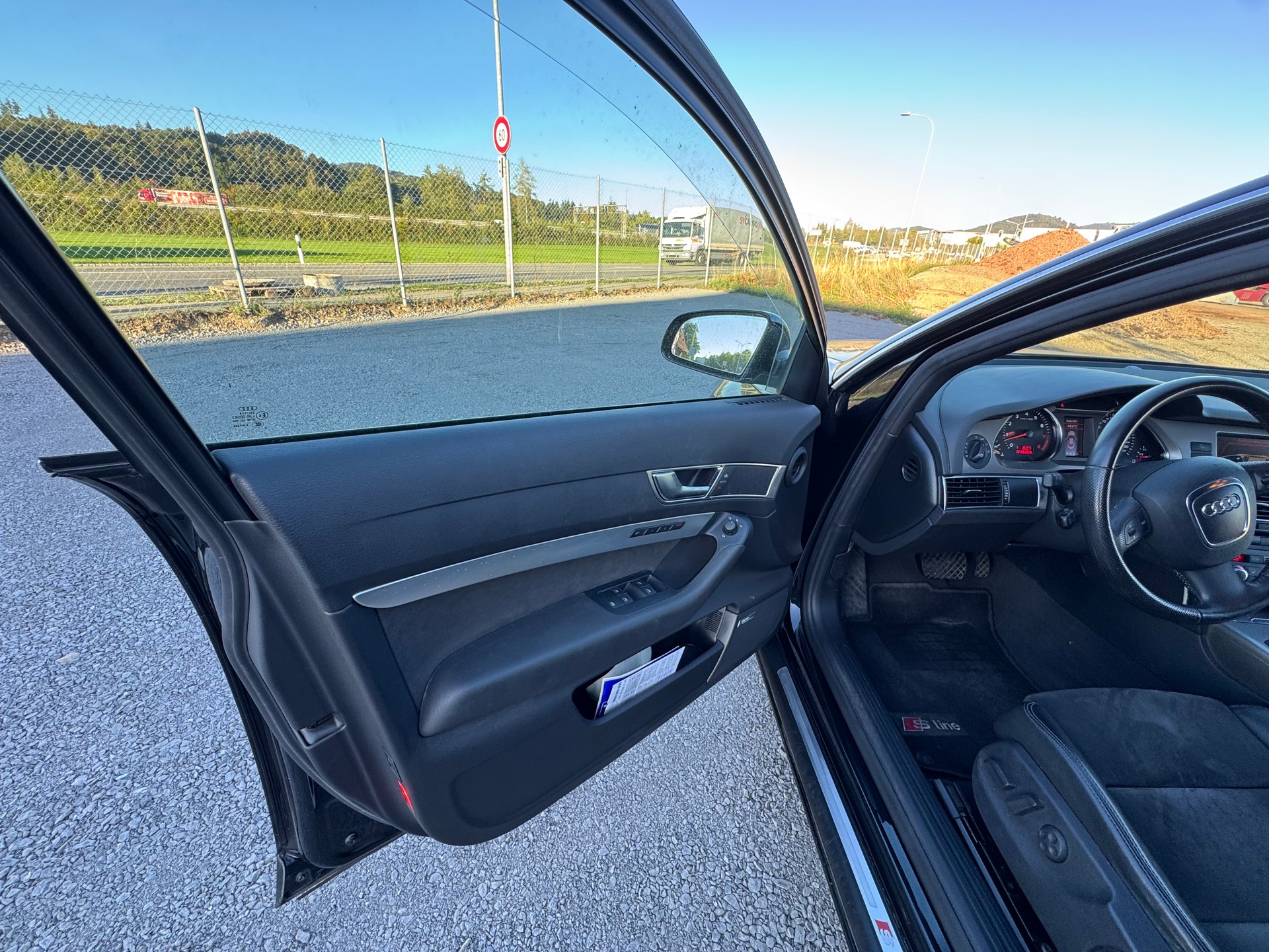 AUDI A6 Avant 4.2 V8 FSI quattro tiptronic-image-4