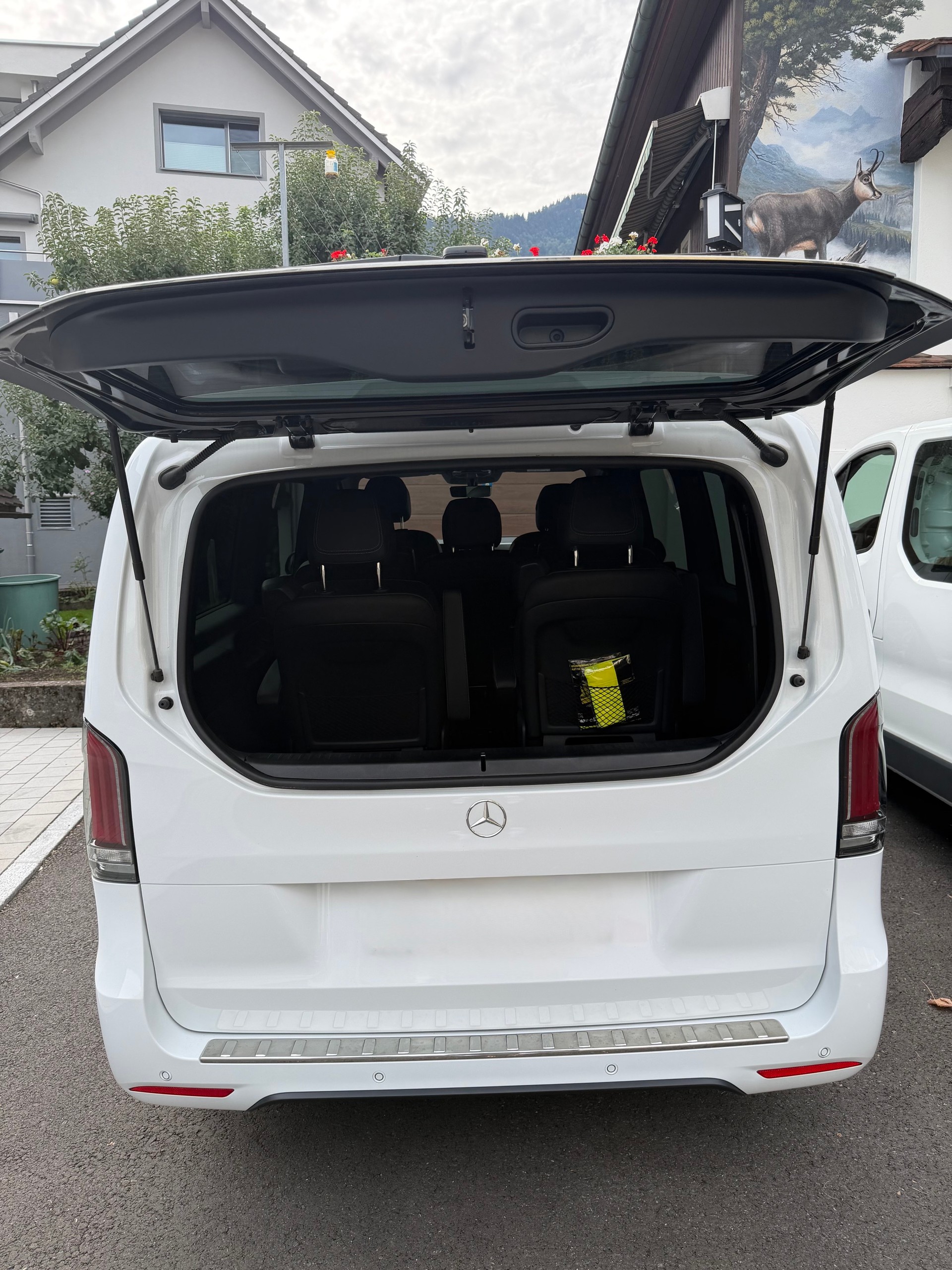 MERCEDES-BENZ V 300 d Swiss Ed. lang 4matic-image-5
