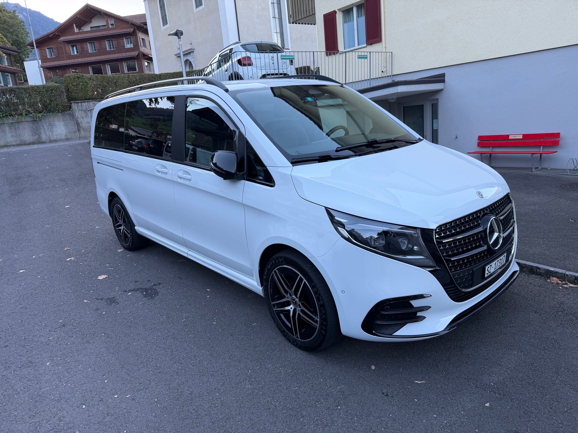 MERCEDES-BENZ V 300 d Swiss Ed. lang 4matic-image-0