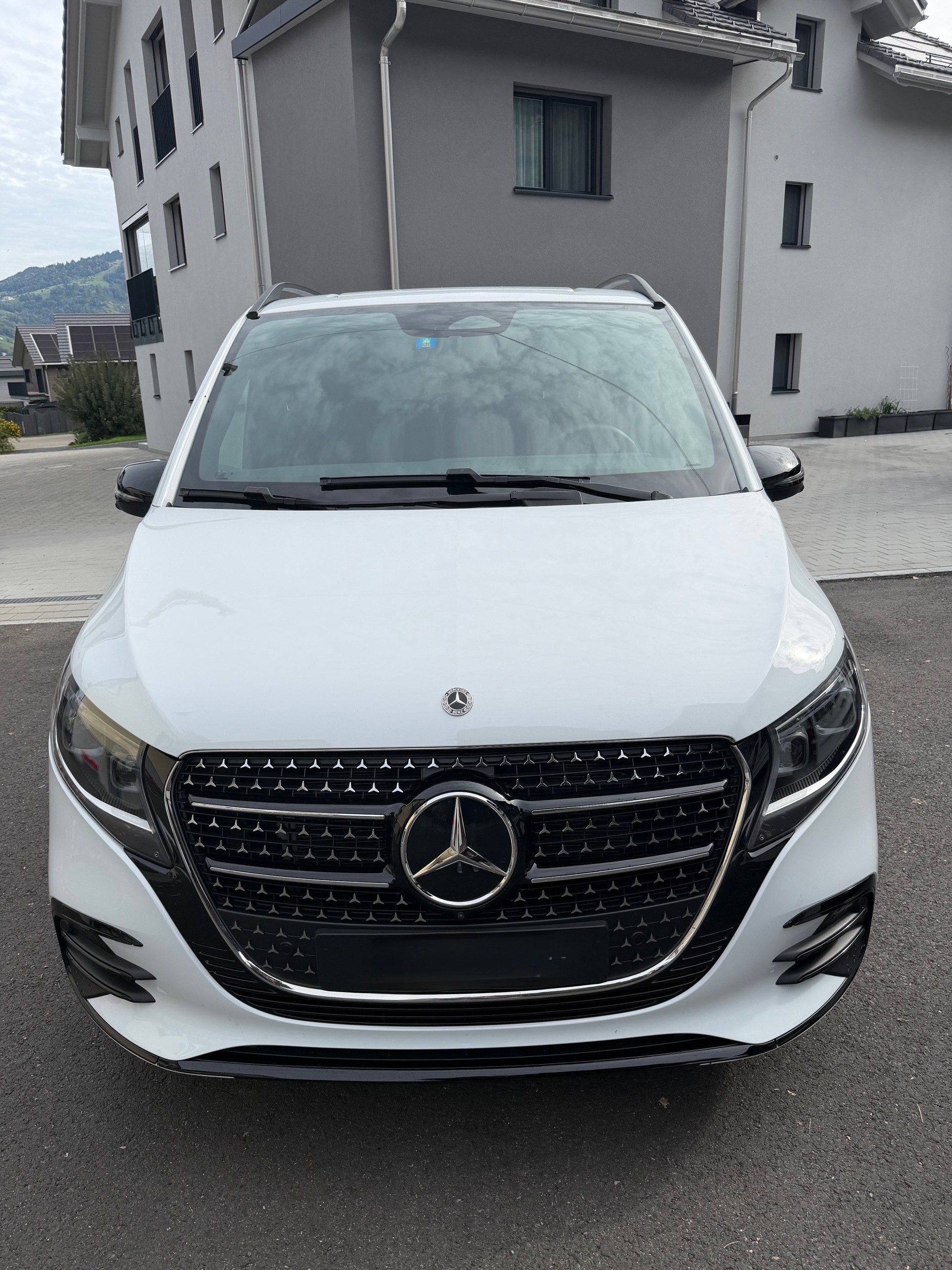 MERCEDES-BENZ V 300 d Swiss Ed. lang 4matic-image-3