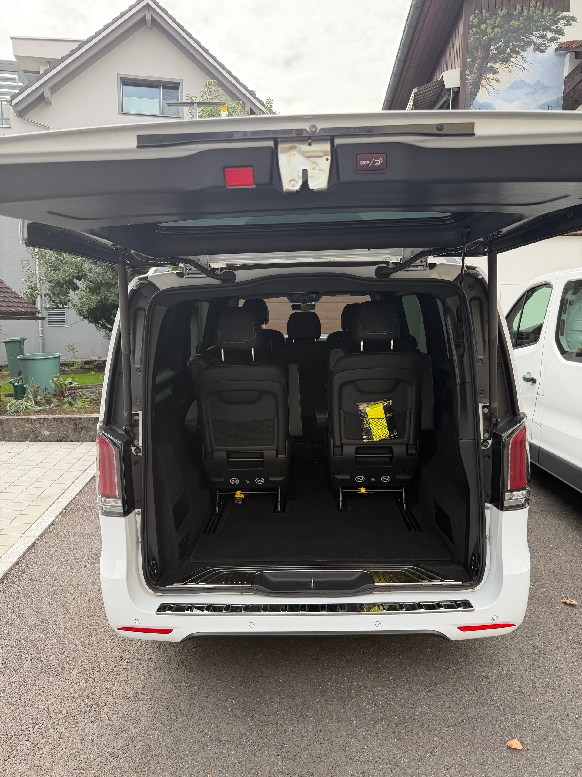 MERCEDES-BENZ V 300 d Swiss Ed. lang 4matic-image-6