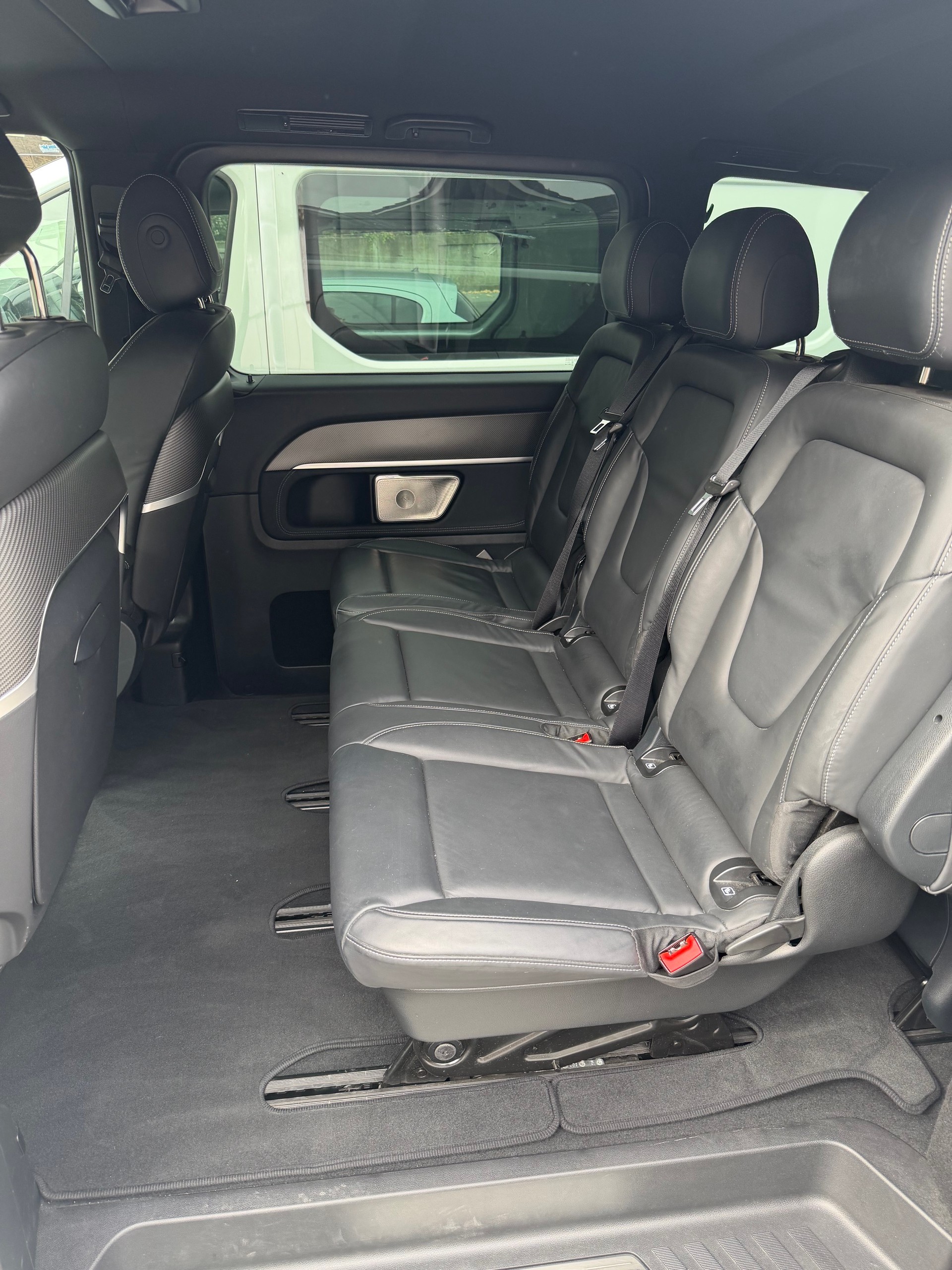 MERCEDES-BENZ V 300 d Swiss Ed. lang 4matic-image-13