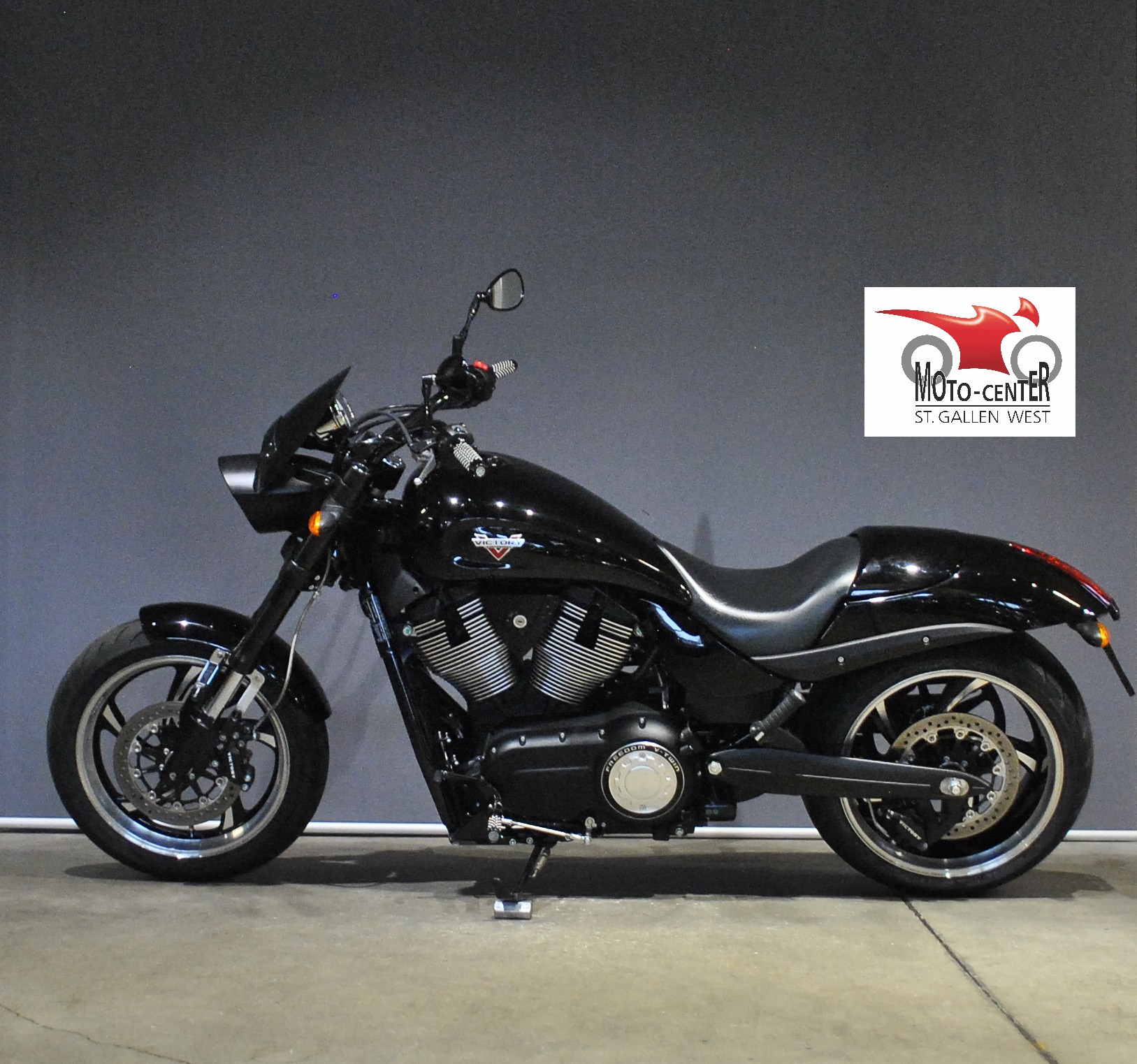 VICTORY Hammer 8Ball-showroom-element-2