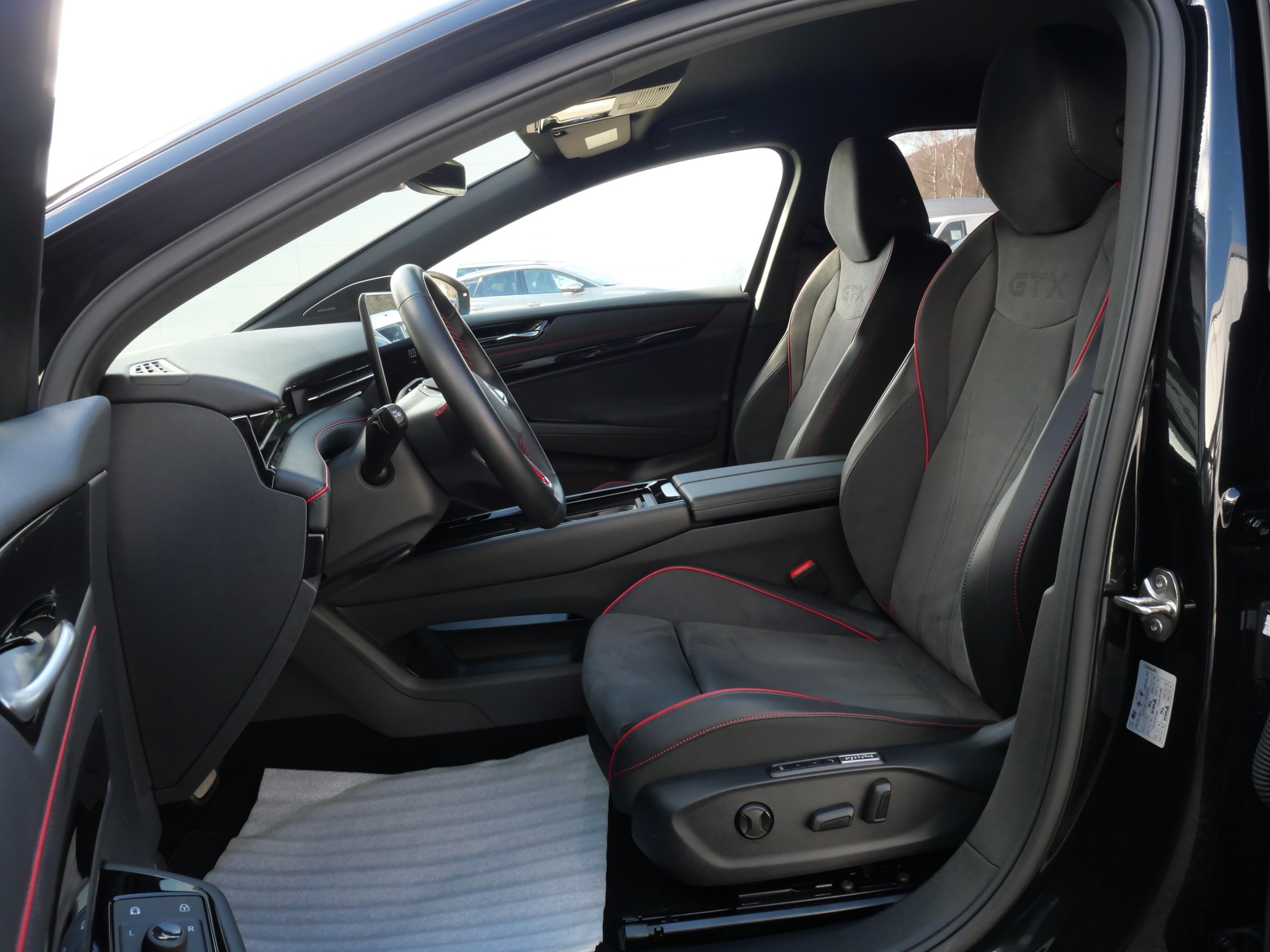 VW ID.7 Tourer GTX 86 kWh 4 Motion *Panodach, 5 J. Garantie, AHK*-image-10