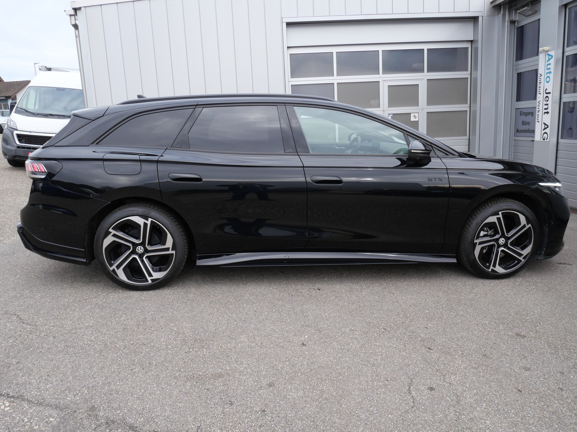 VW ID.7 Tourer GTX 86 kWh 4 Motion *Panodach, 5 J. Garantie, AHK*-image-4