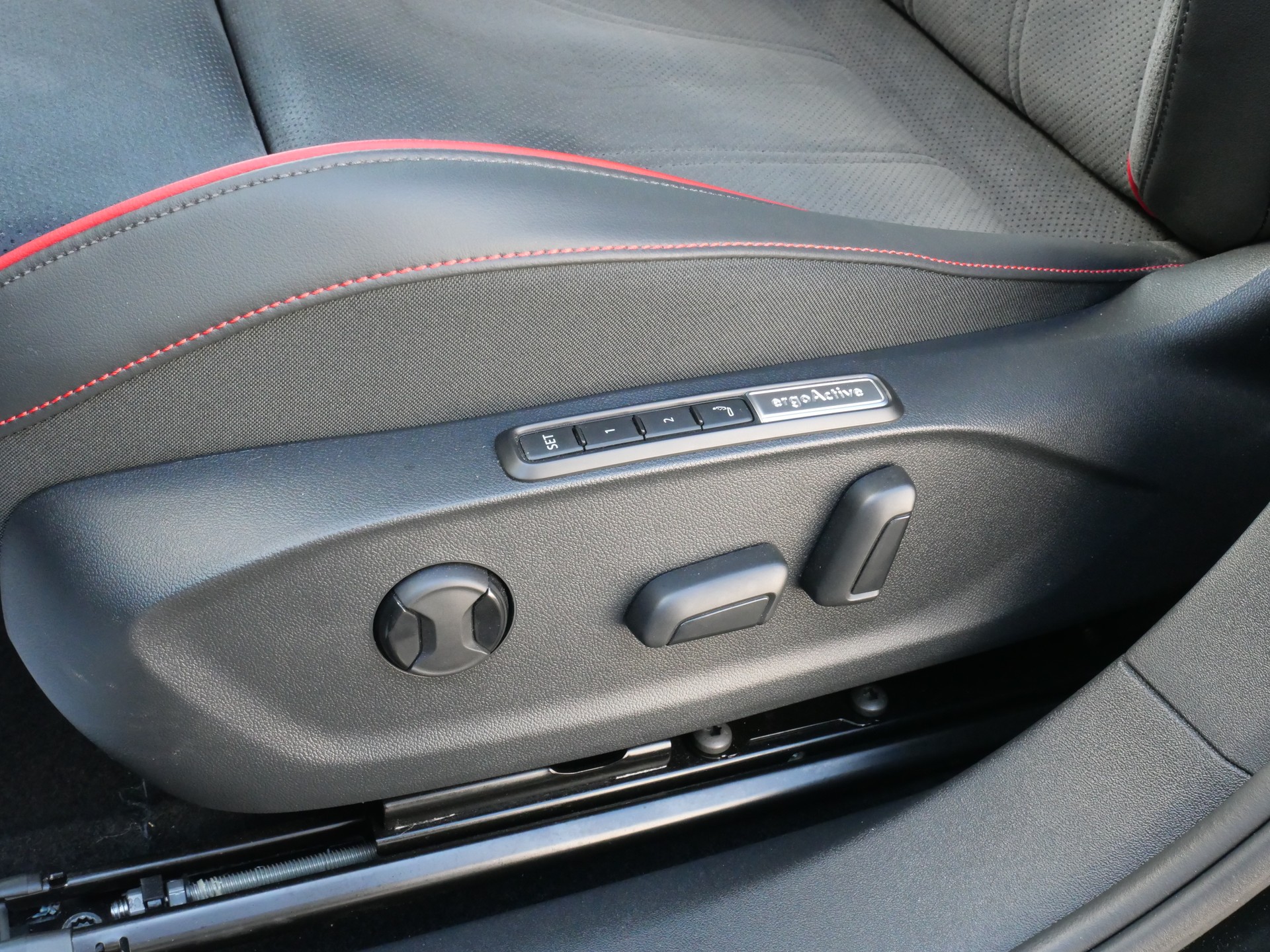 VW ID.7 Tourer GTX 86 kWh 4 Motion *Panodach, 5 J. Garantie, AHK*-image-11