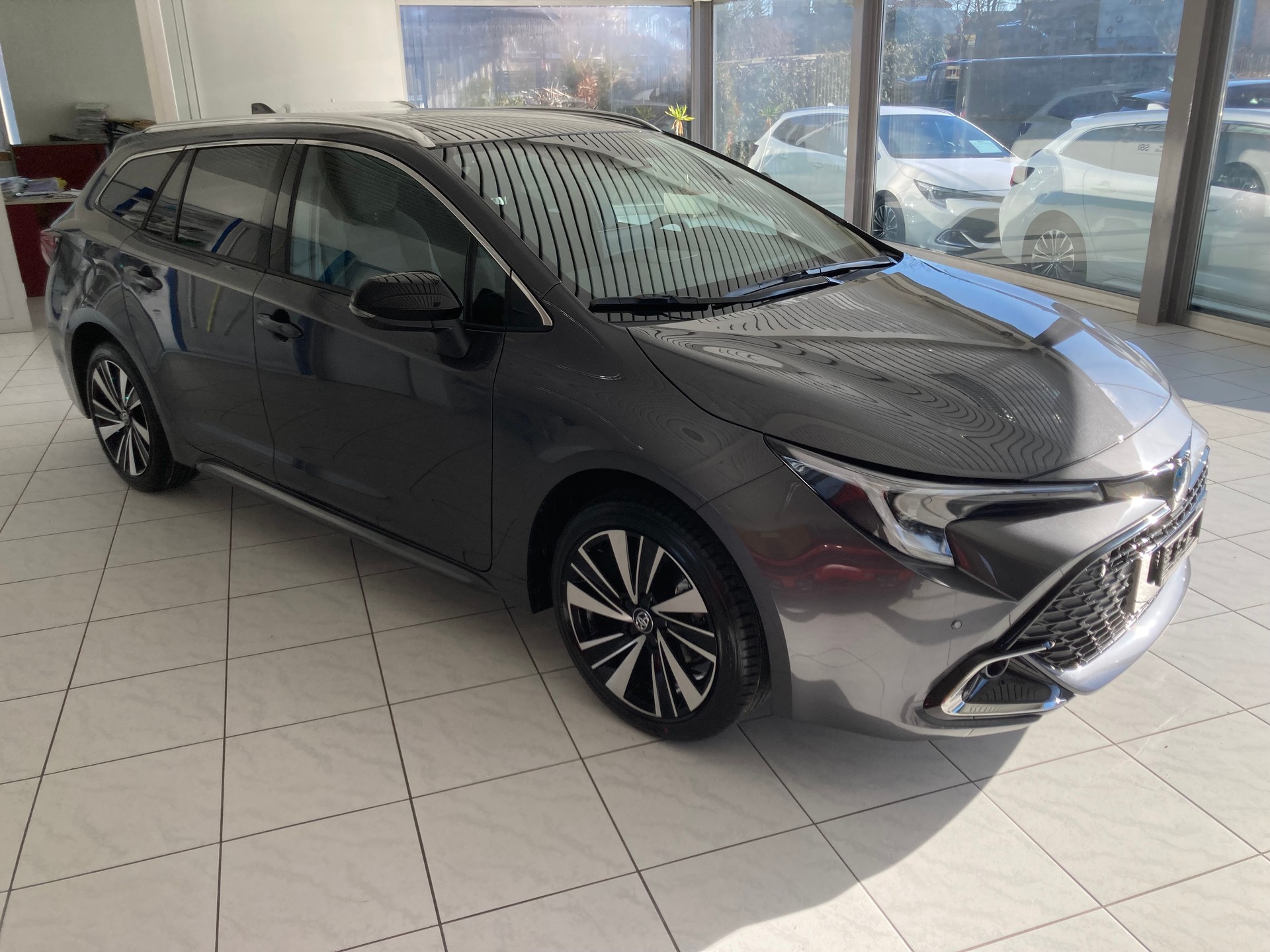 TOYOTA Corolla Touring Sports 1.8 HSD Trend e-CVT-image-2